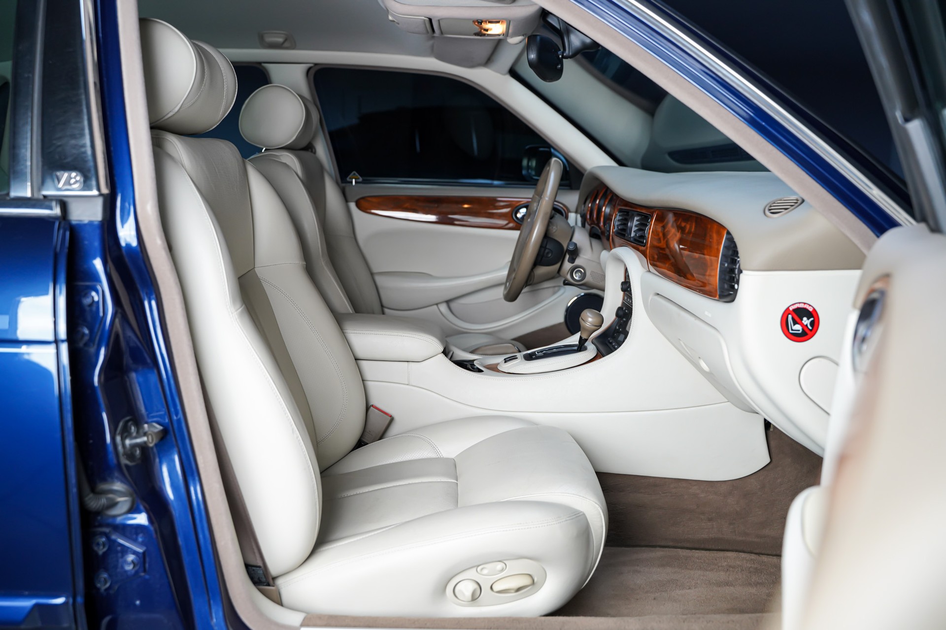 JAGUAR XJ 3.2 V8 Executive-image-17