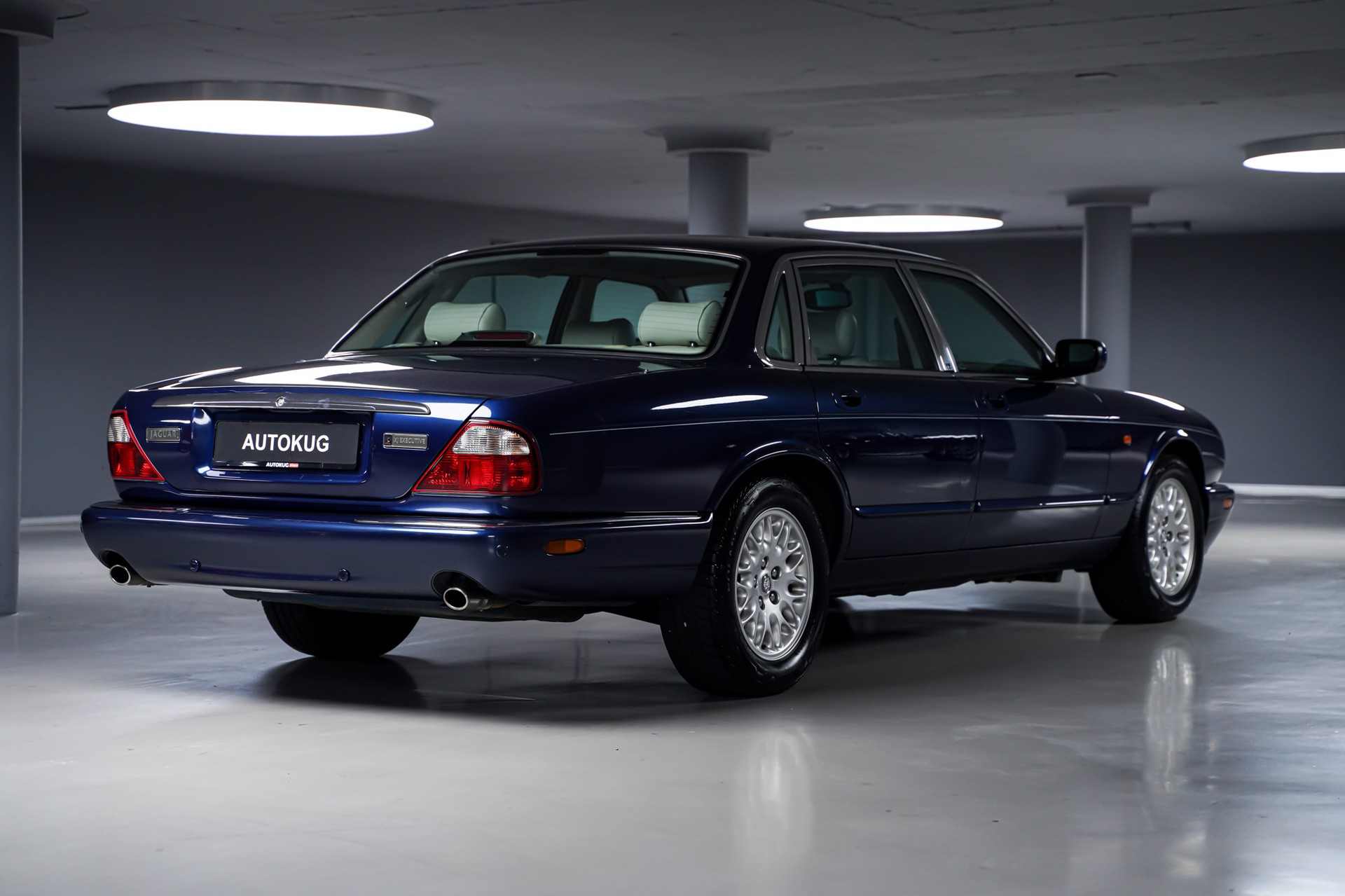 JAGUAR XJ 3.2 V8 Executive-image-3