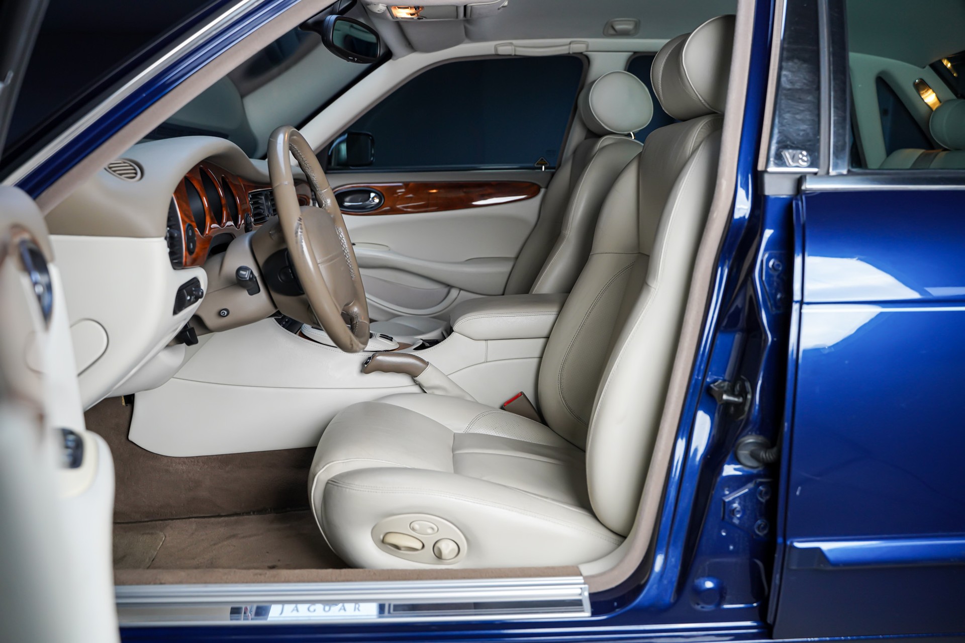 JAGUAR XJ 3.2 V8 Executive-image-11
