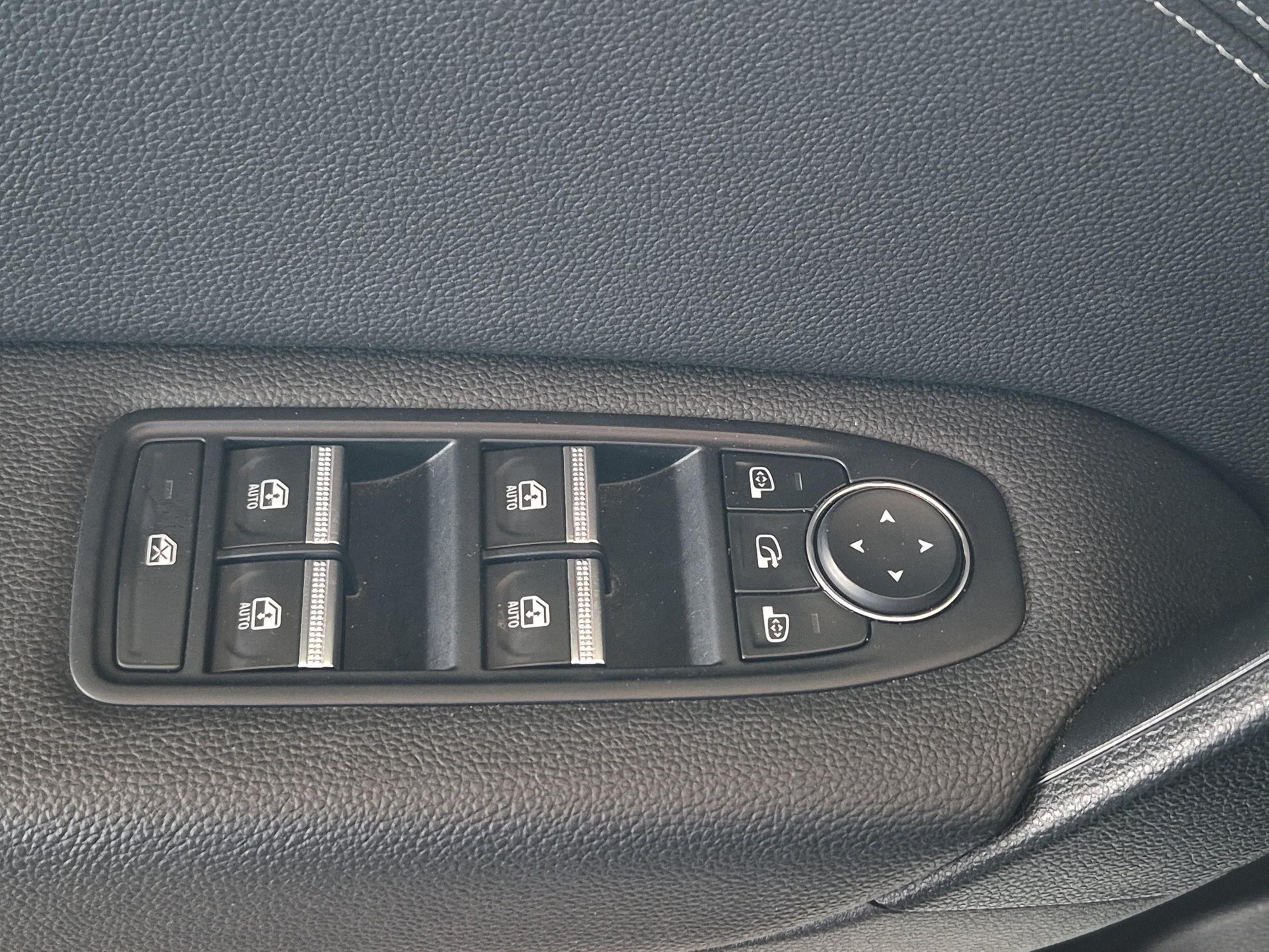 MITSUBISHI ASX 1.6 PHEV Intense-image-17