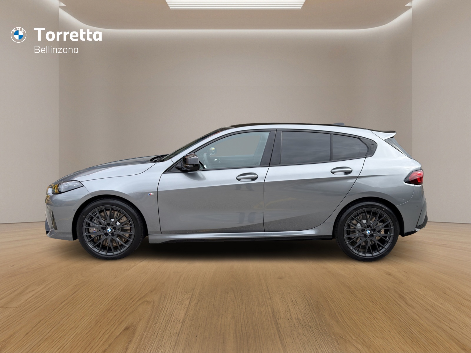 BMW M135 xDrive-showroom-element-1