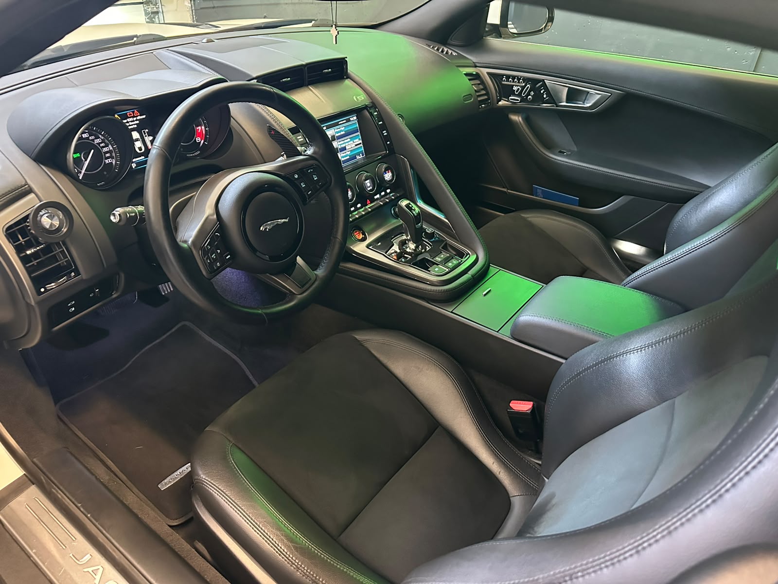 JAGUAR F-Type Coupé S 3.0 V6 S/C *Toit Pano *Echappement Sport-image-1