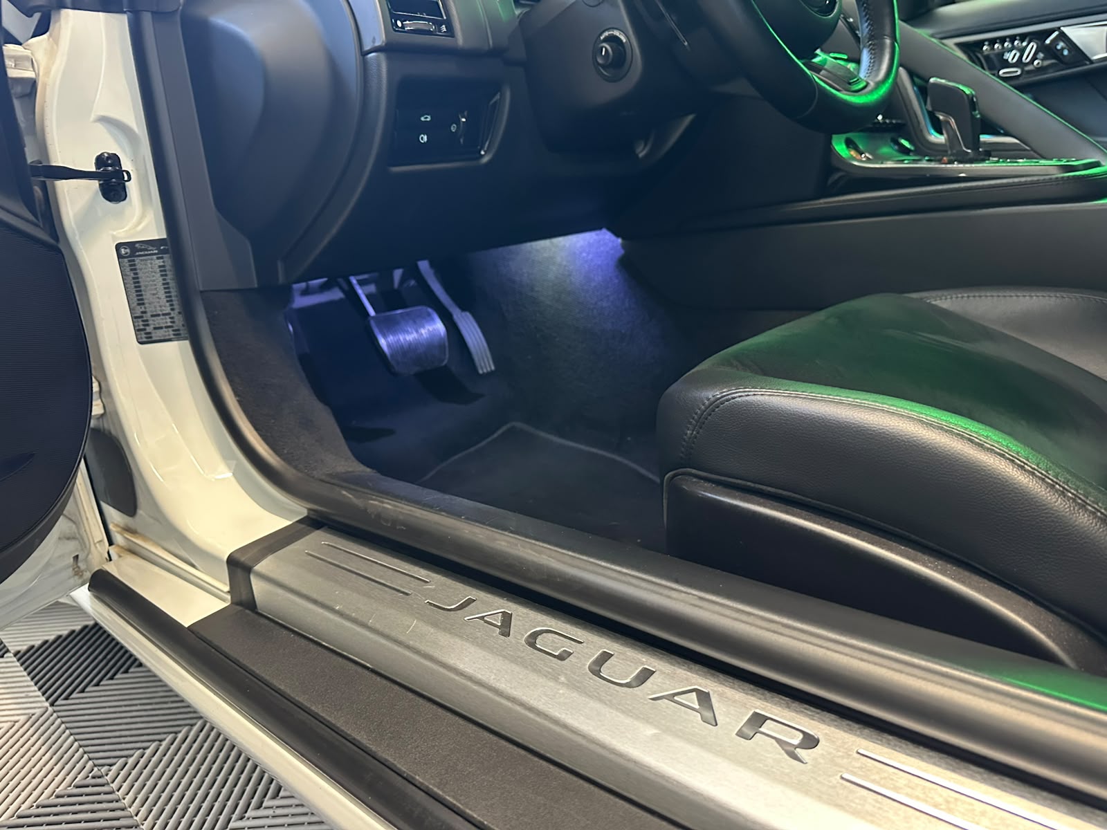 JAGUAR F-Type Coupé S 3.0 V6 S/C *Toit Pano *Echappement Sport-image-22