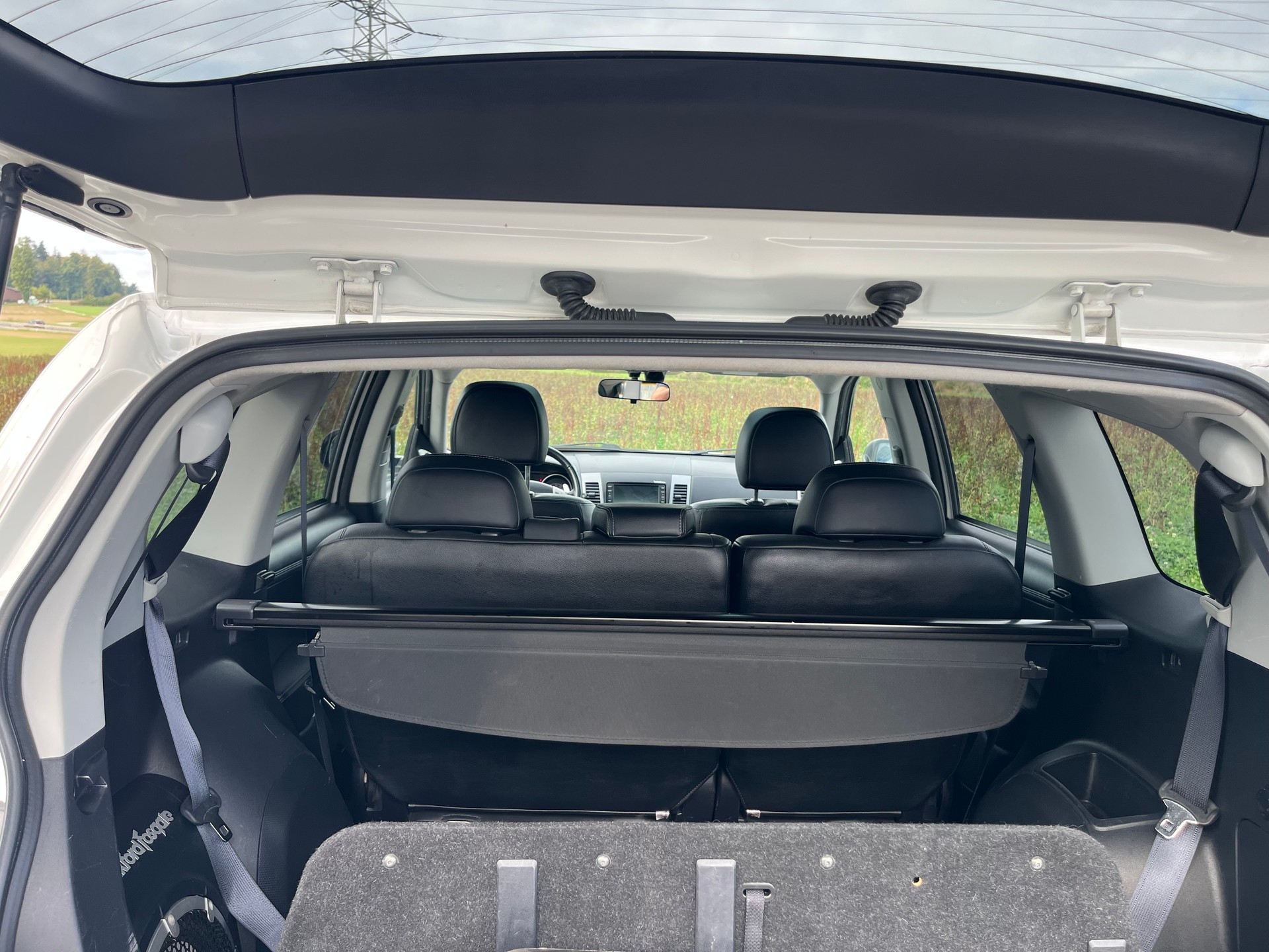MITSUBISHI Outlander 2.4 Navigator 4WD CVT-image-12