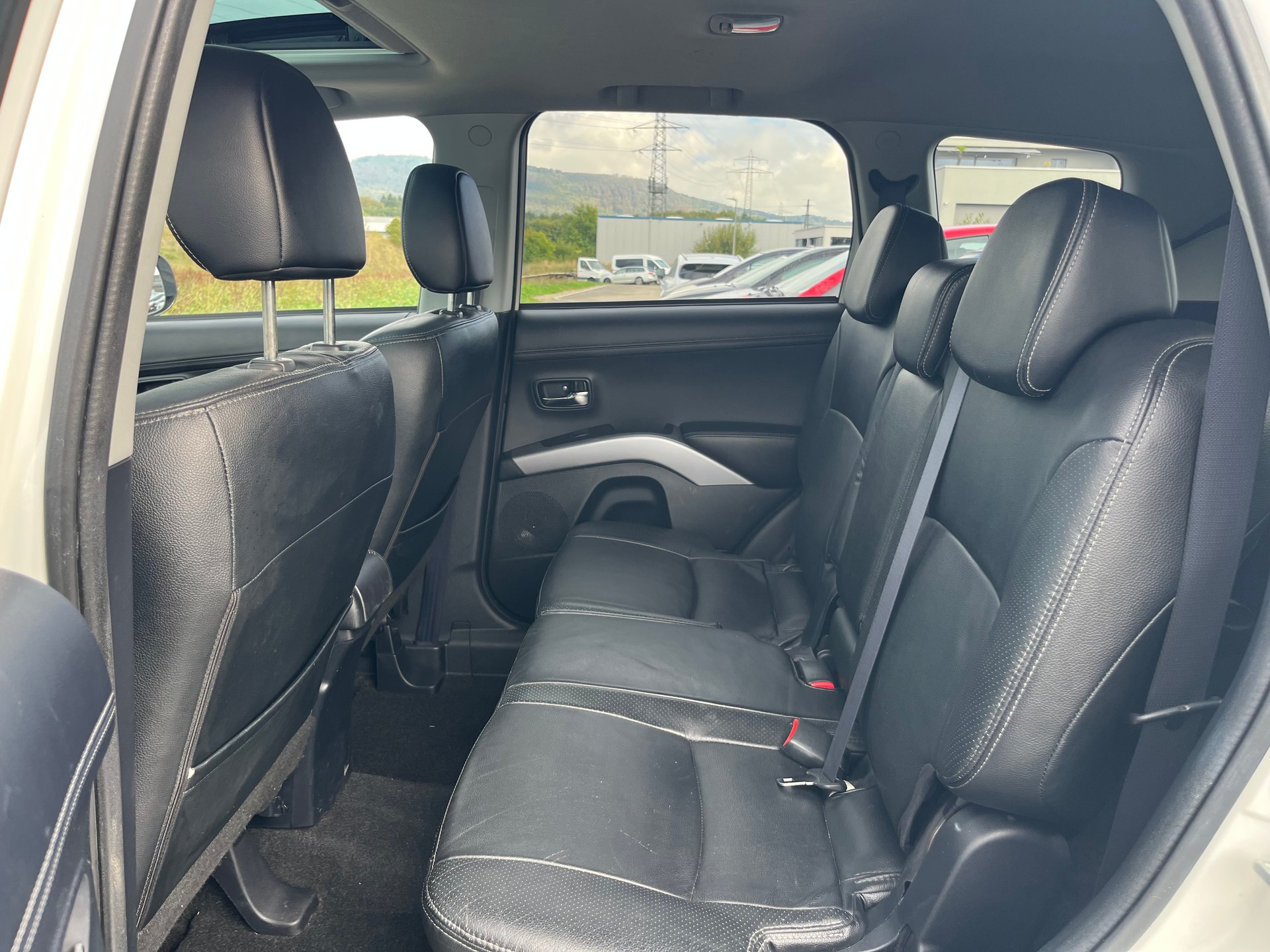 MITSUBISHI Outlander 2.4 Navigator 4WD CVT-image-13