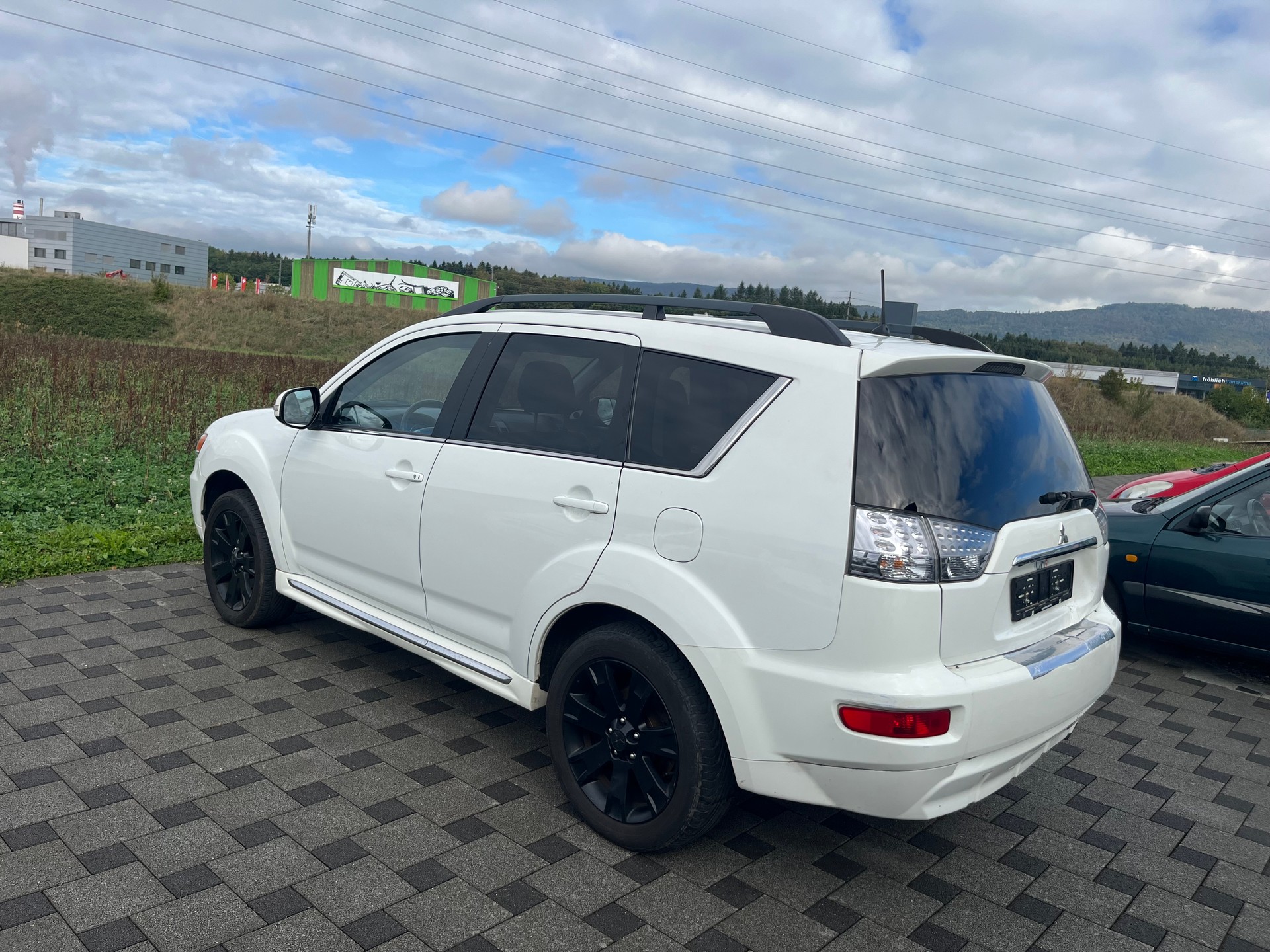 MITSUBISHI Outlander 2.4 Navigator 4WD CVT-image-7