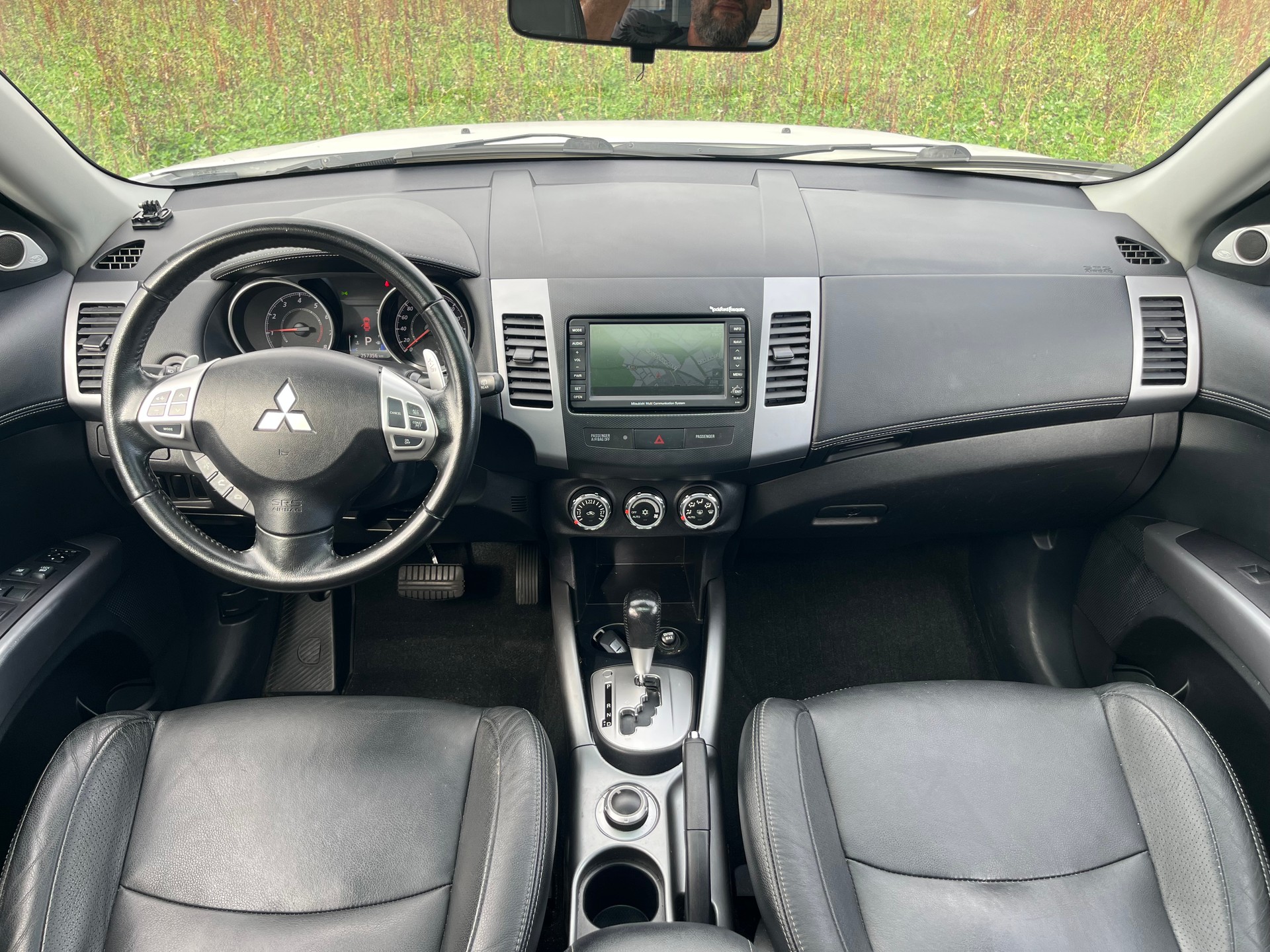 MITSUBISHI Outlander 2.4 Navigator 4WD CVT-image-14