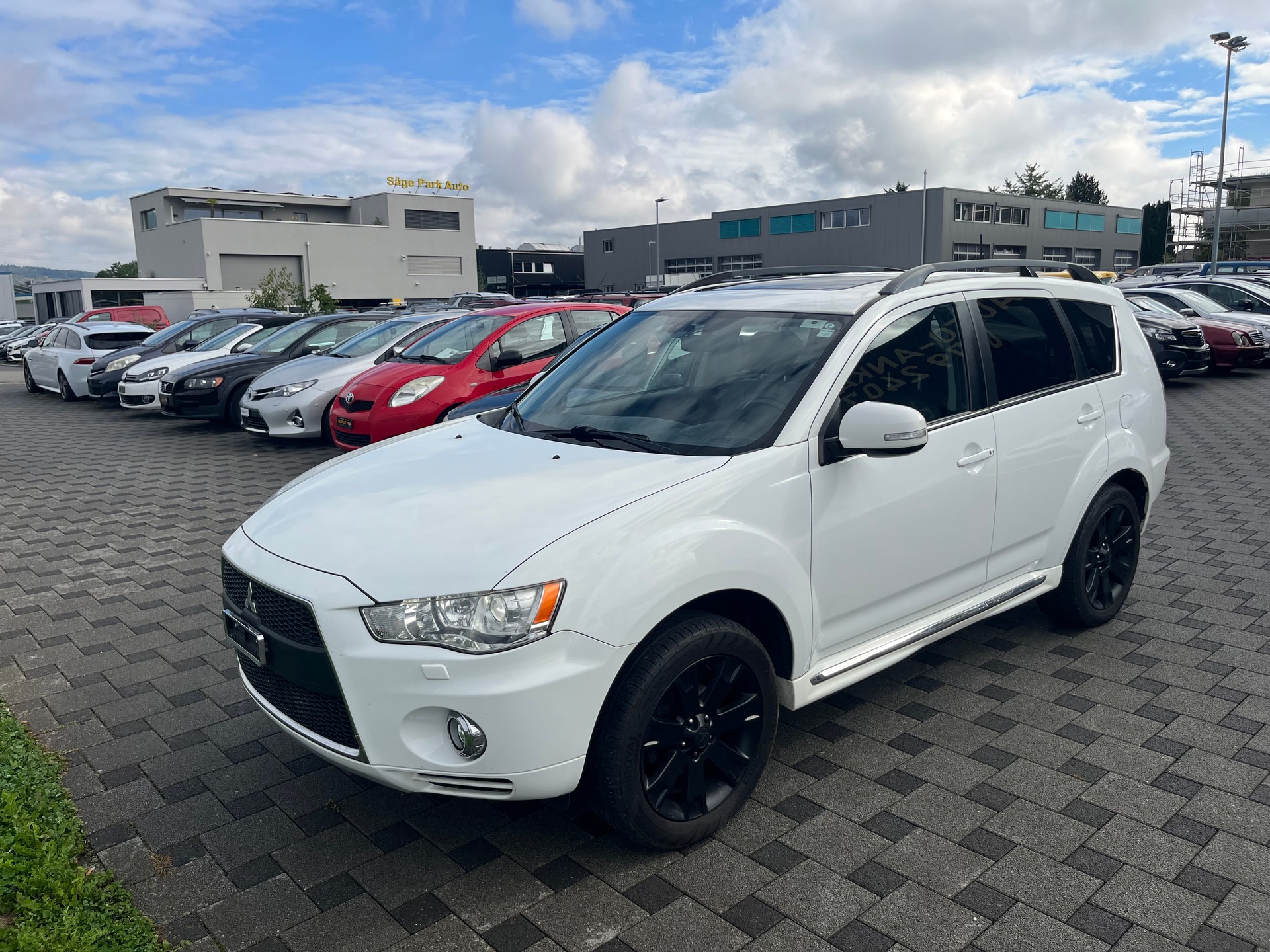 MITSUBISHI Outlander 2.4 Navigator 4WD CVT-image-3