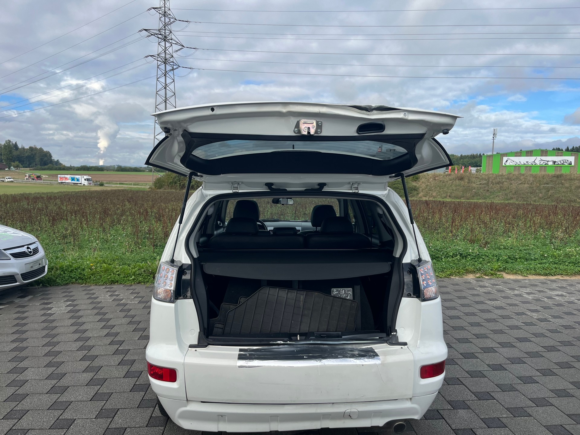 MITSUBISHI Outlander 2.4 Navigator 4WD CVT-image-9