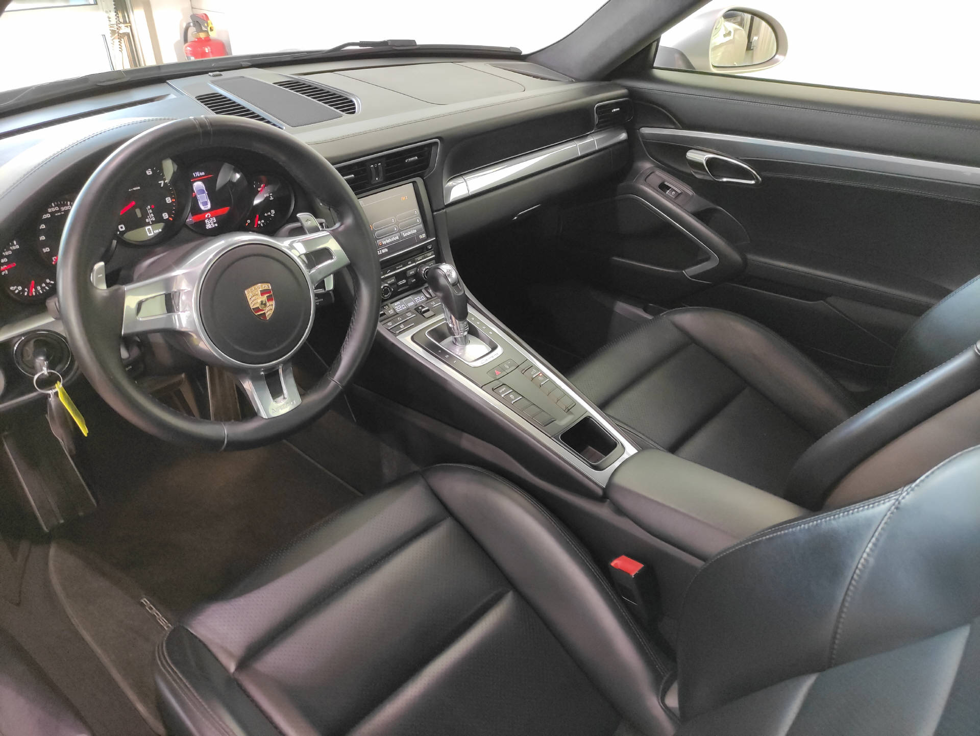 PORSCHE 911 Coupé 3.4 Carrera PDK-image-3