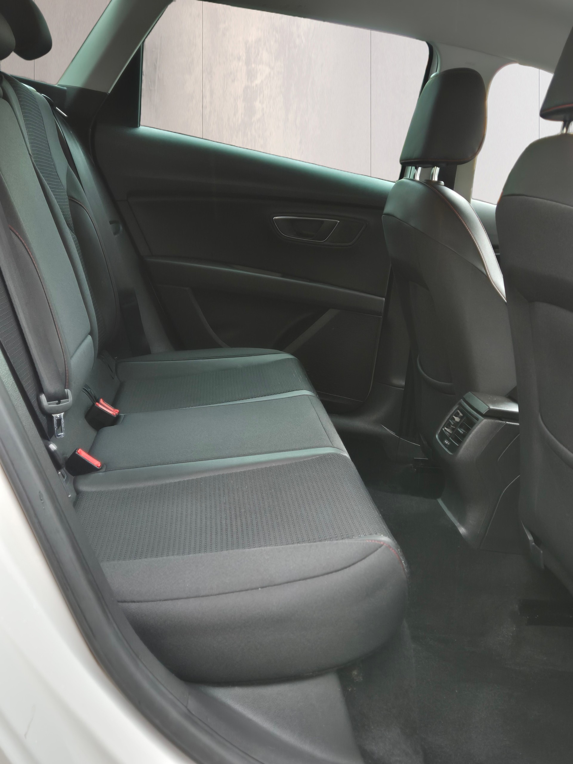 SEAT Leon ST 2.0 TDI FR-image-7
