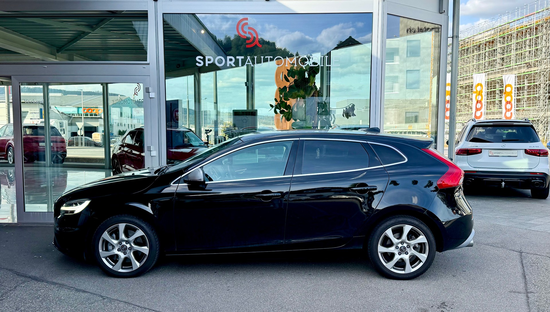 VOLVO V40 T3 Momentum R-Design Geartronic-image-3
