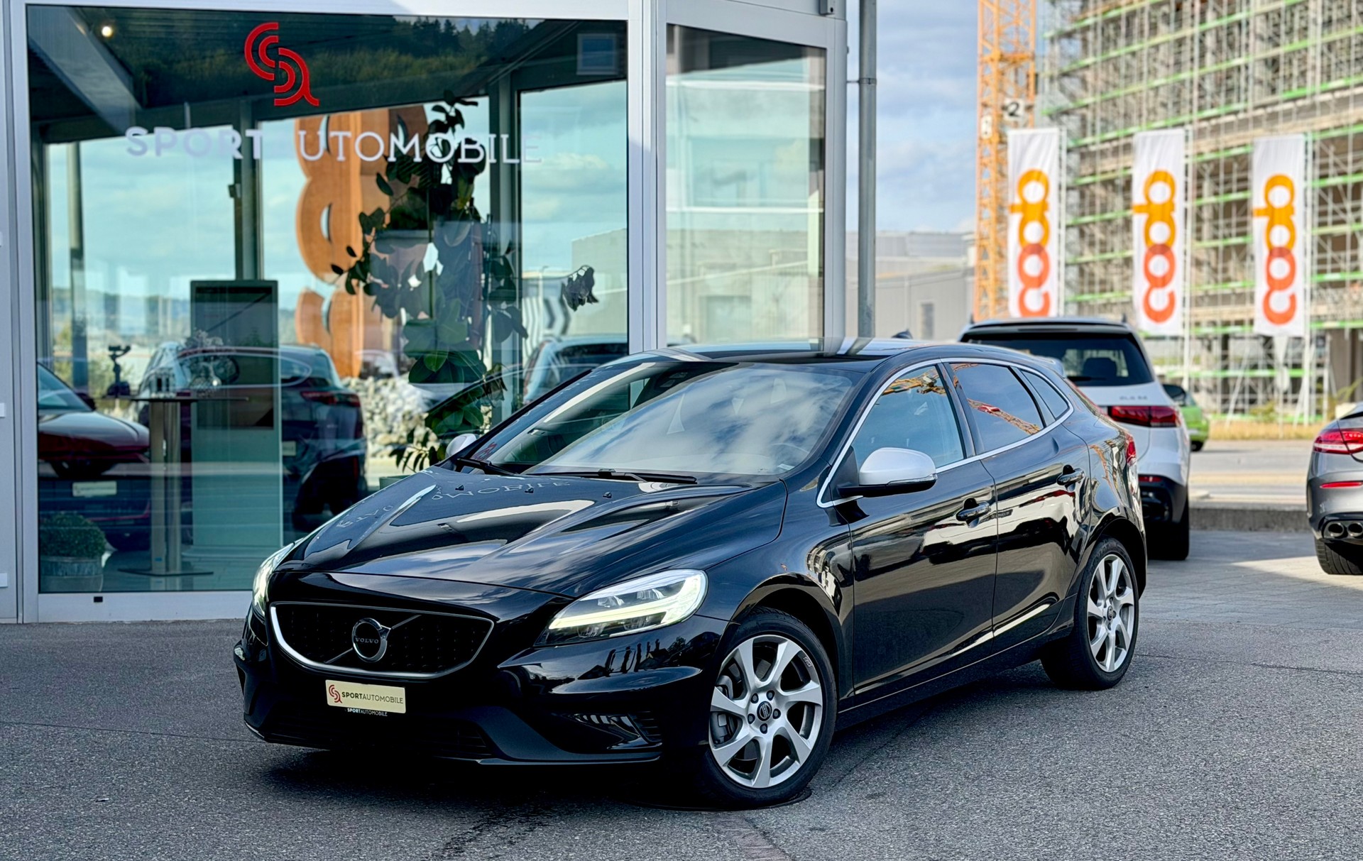 VOLVO V40 T3 Momentum R-Design Geartronic-image-0