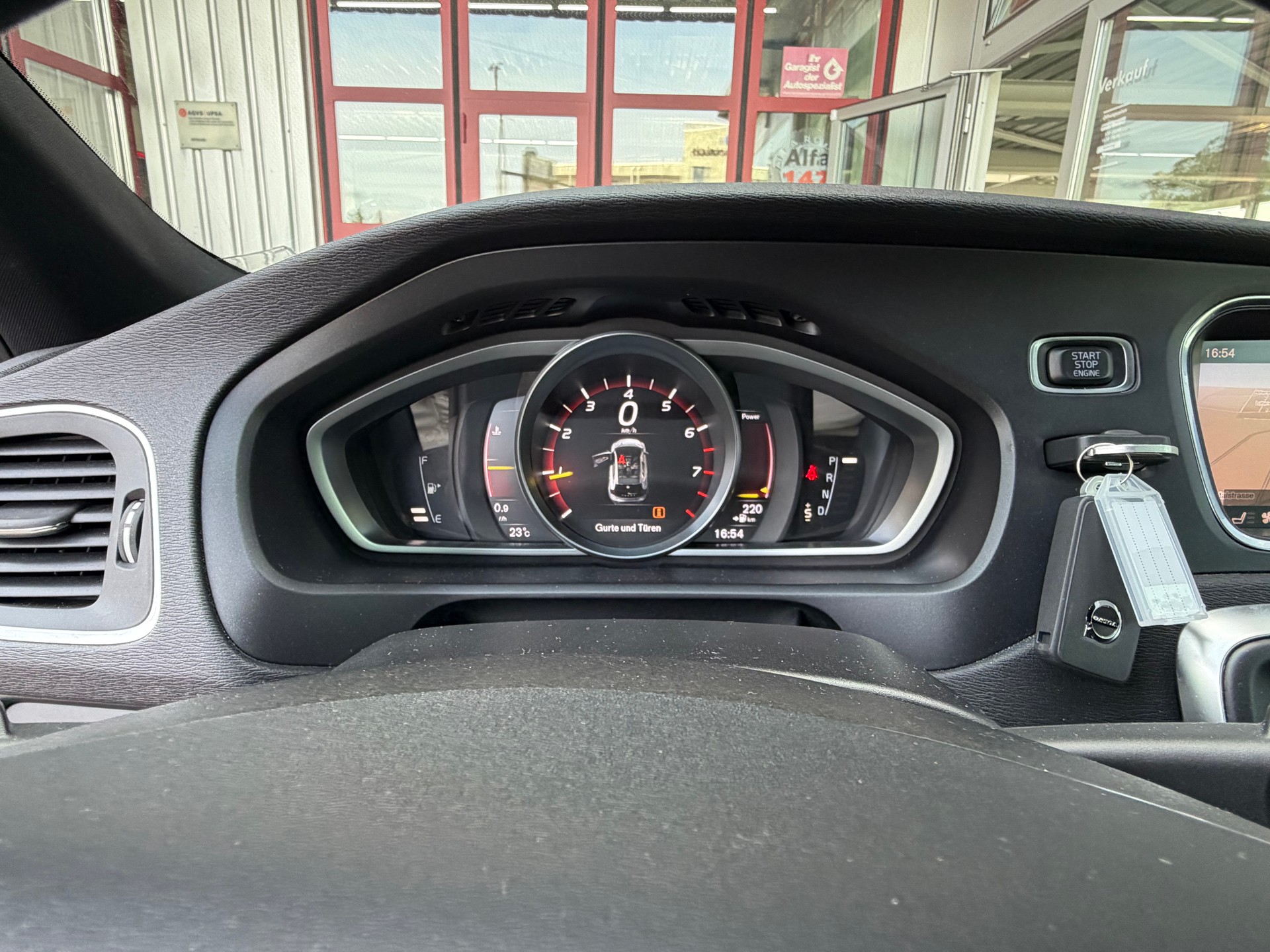 VOLVO V40 T3 Momentum R-Design Geartronic-image-5