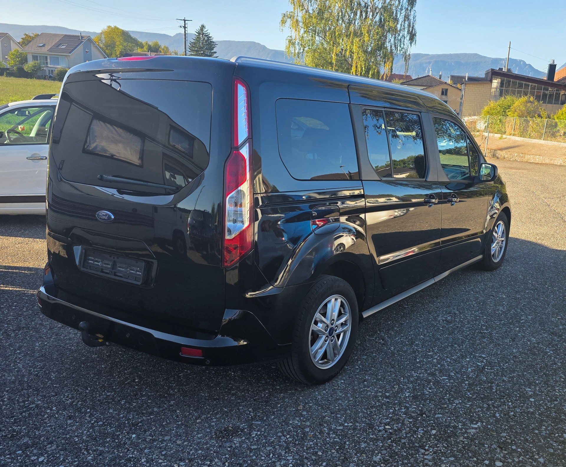 FORD Grand Tourneo Connect 1.5 EcoBlue Titanium Automat-image-2