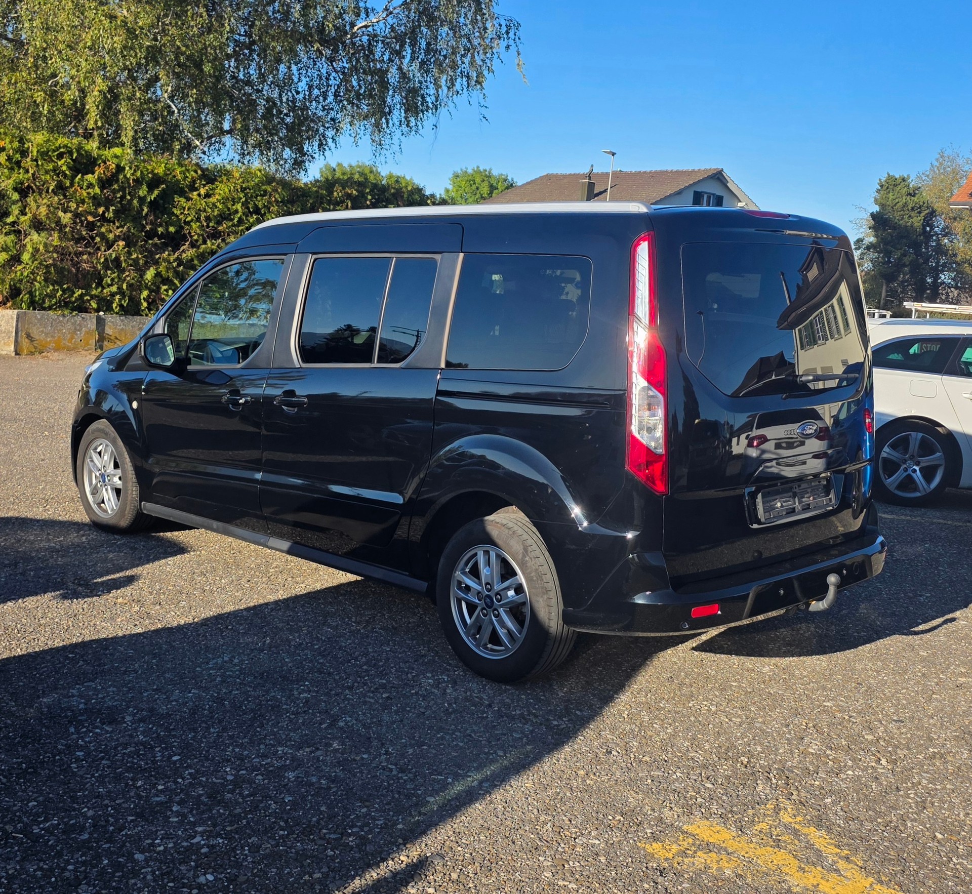 FORD Grand Tourneo Connect 1.5 EcoBlue Titanium Automat-image-3