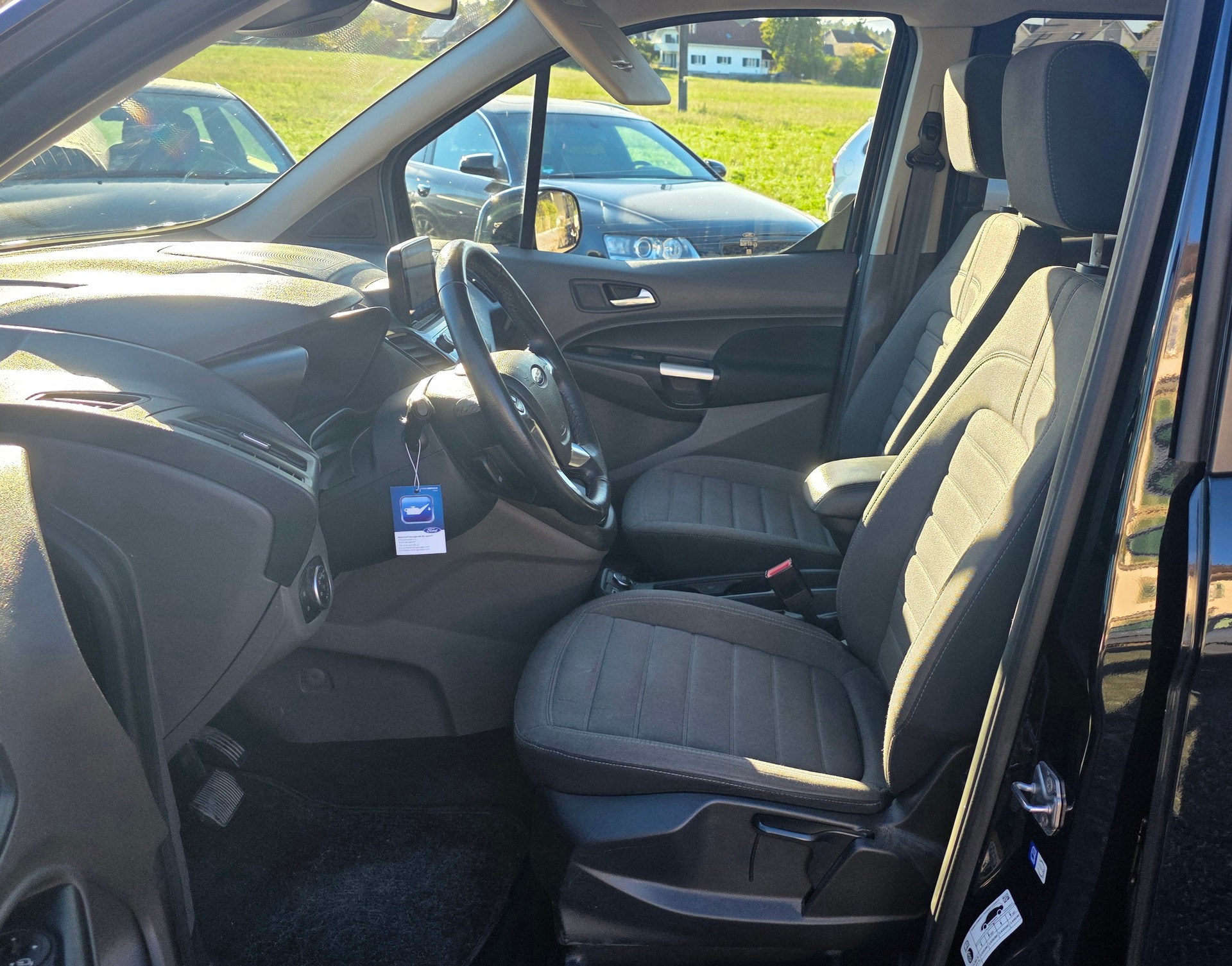 FORD Grand Tourneo Connect 1.5 EcoBlue Titanium Automat-image-5