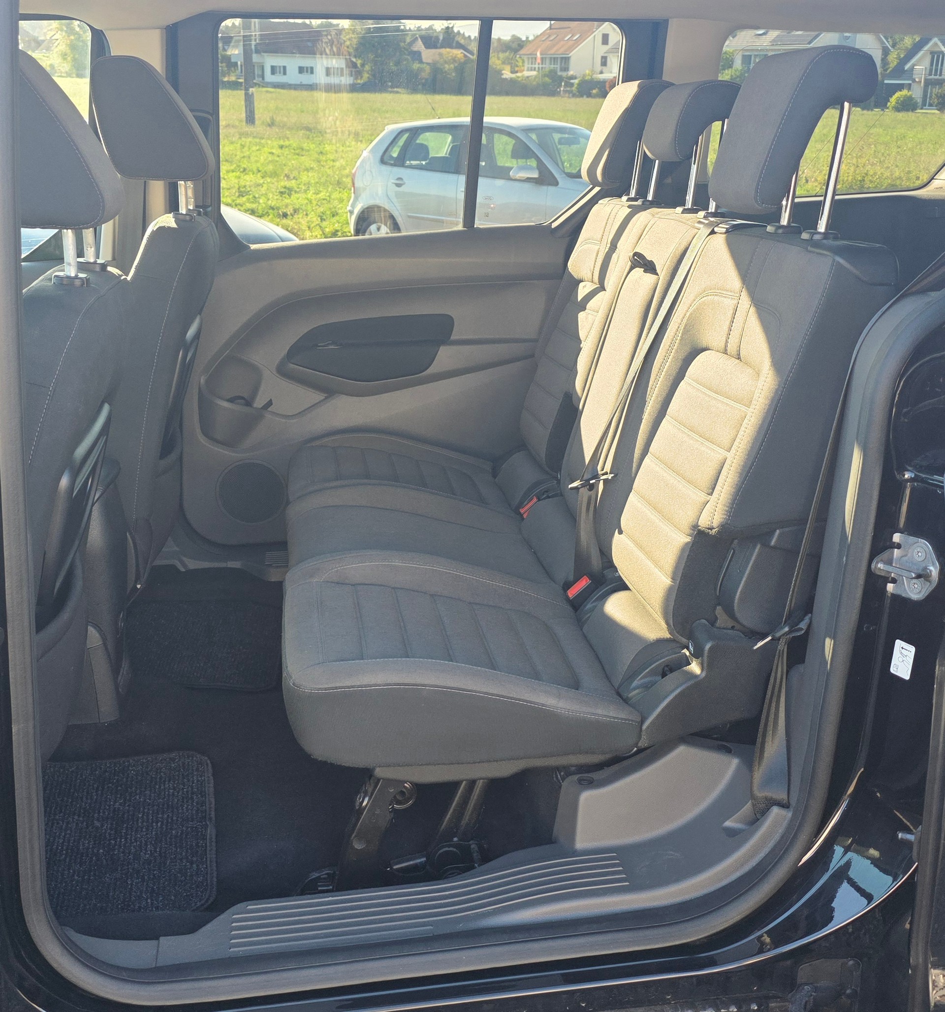 FORD Grand Tourneo Connect 1.5 EcoBlue Titanium Automat-image-6