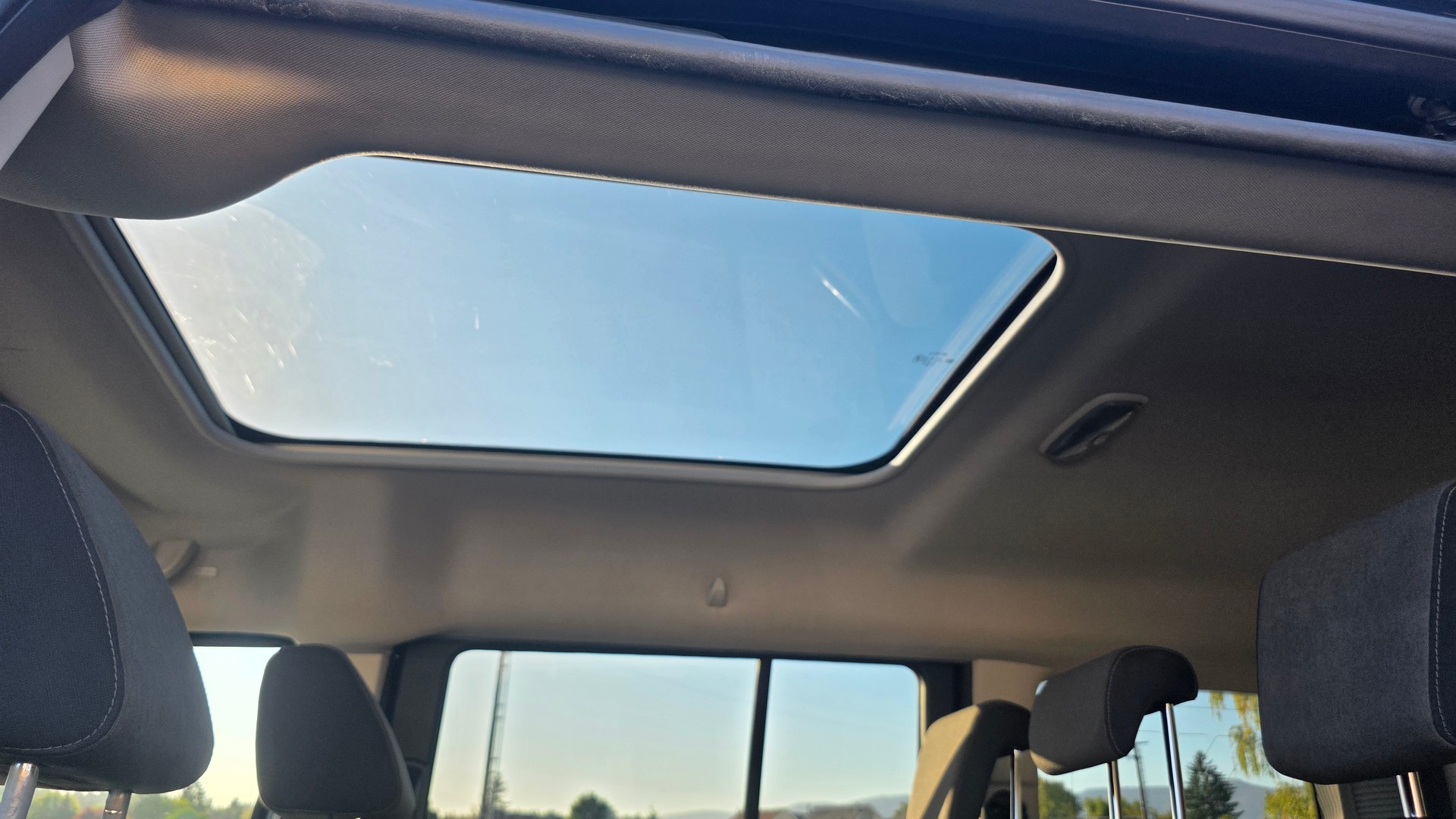 FORD Grand Tourneo Connect 1.5 EcoBlue Titanium Automat-image-12