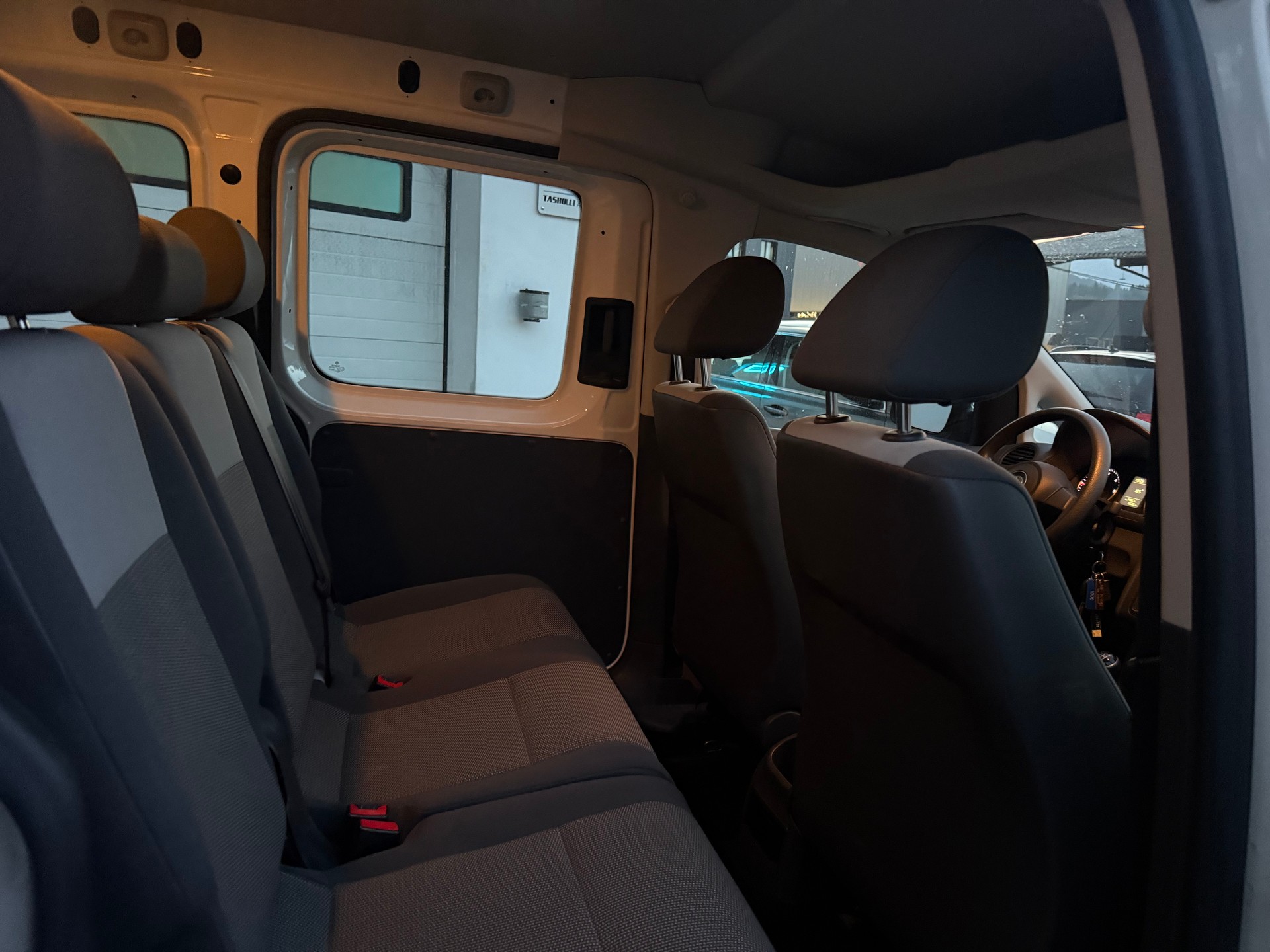VW Caddy 2.0 TDI BlueMotion Technology-image-17
