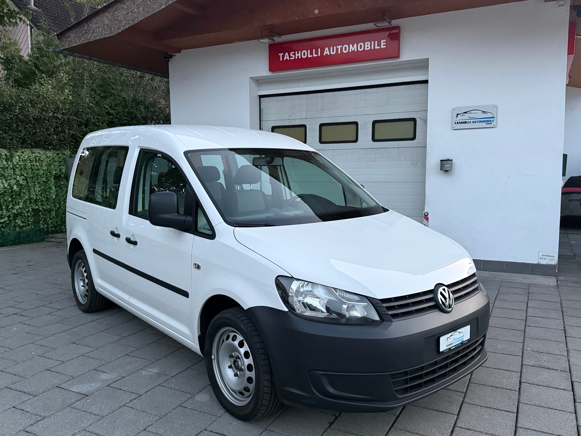 VW Caddy 2.0 TDI BlueMotion Technology-image-0