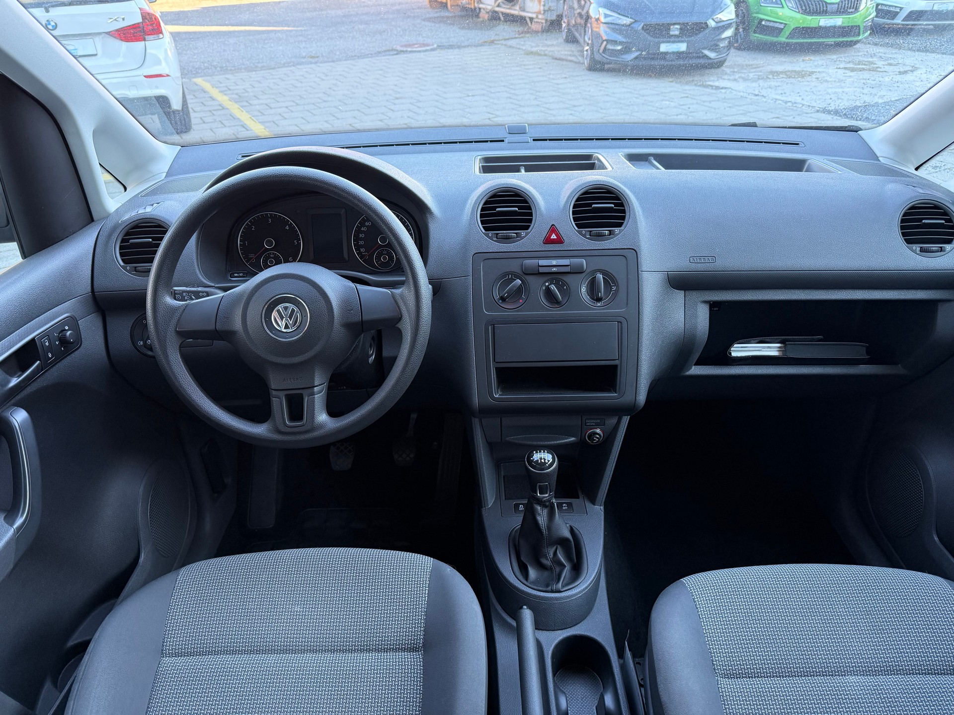 VW Caddy 2.0 TDI BlueMotion Technology-image-14