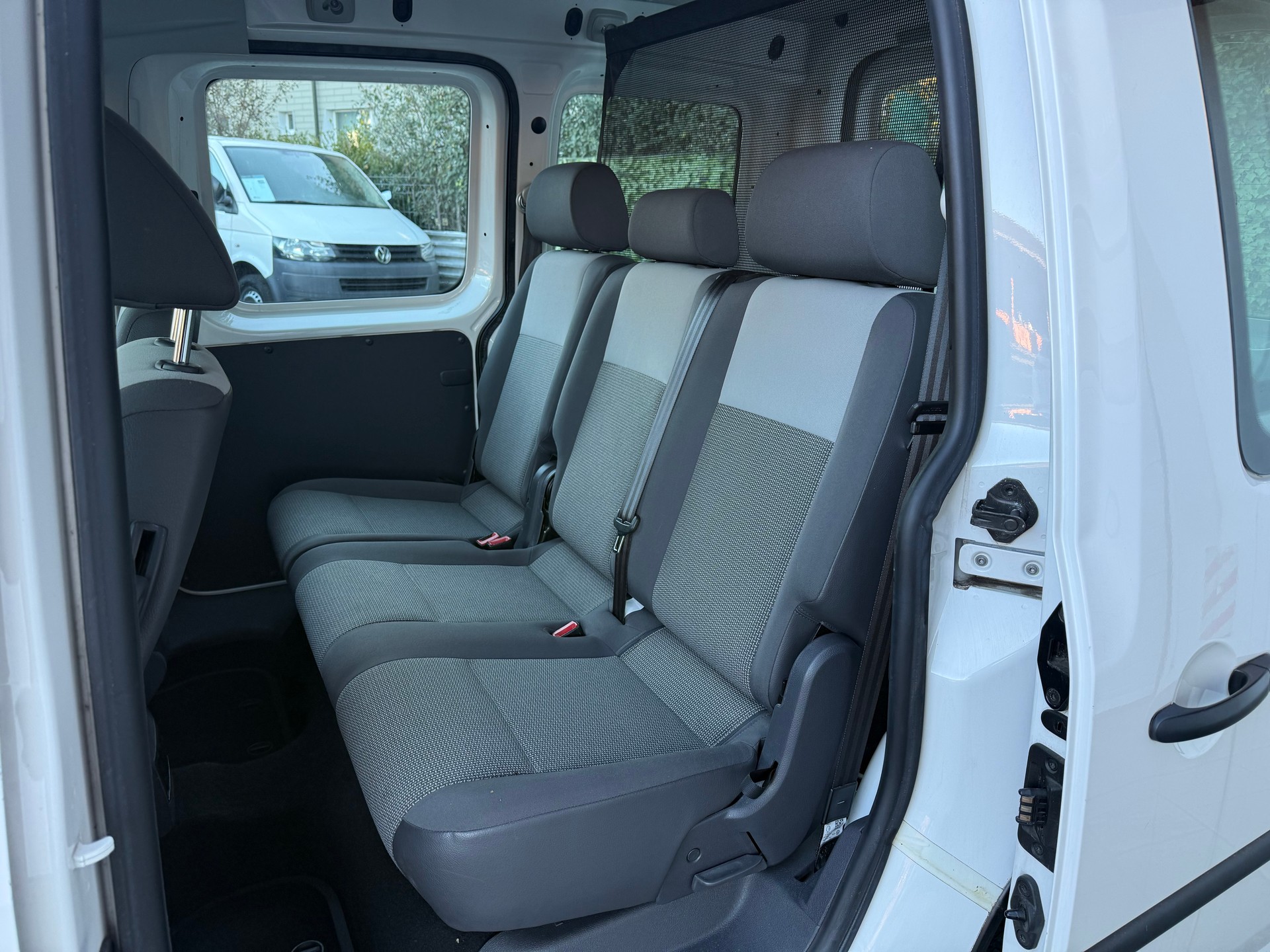 VW Caddy 2.0 TDI BlueMotion Technology-image-17