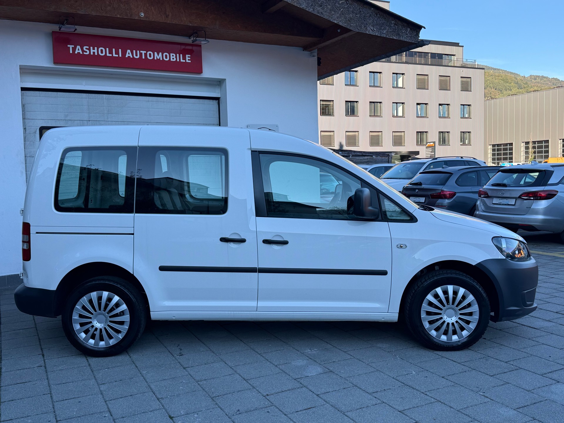 VW Caddy 2.0 TDI BlueMotion Technology-image-9