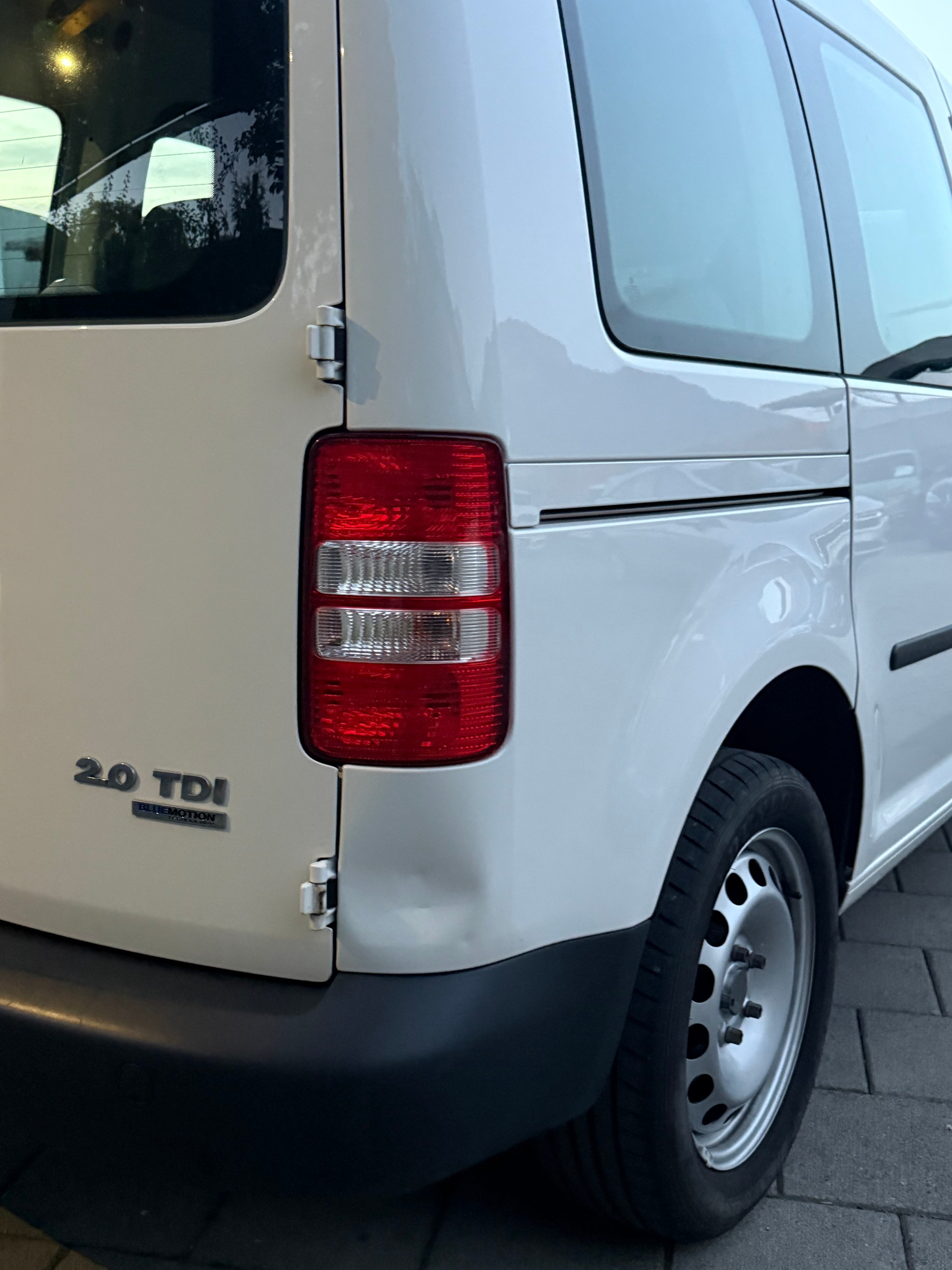 VW Caddy 2.0 TDI BlueMotion Technology-image-9
