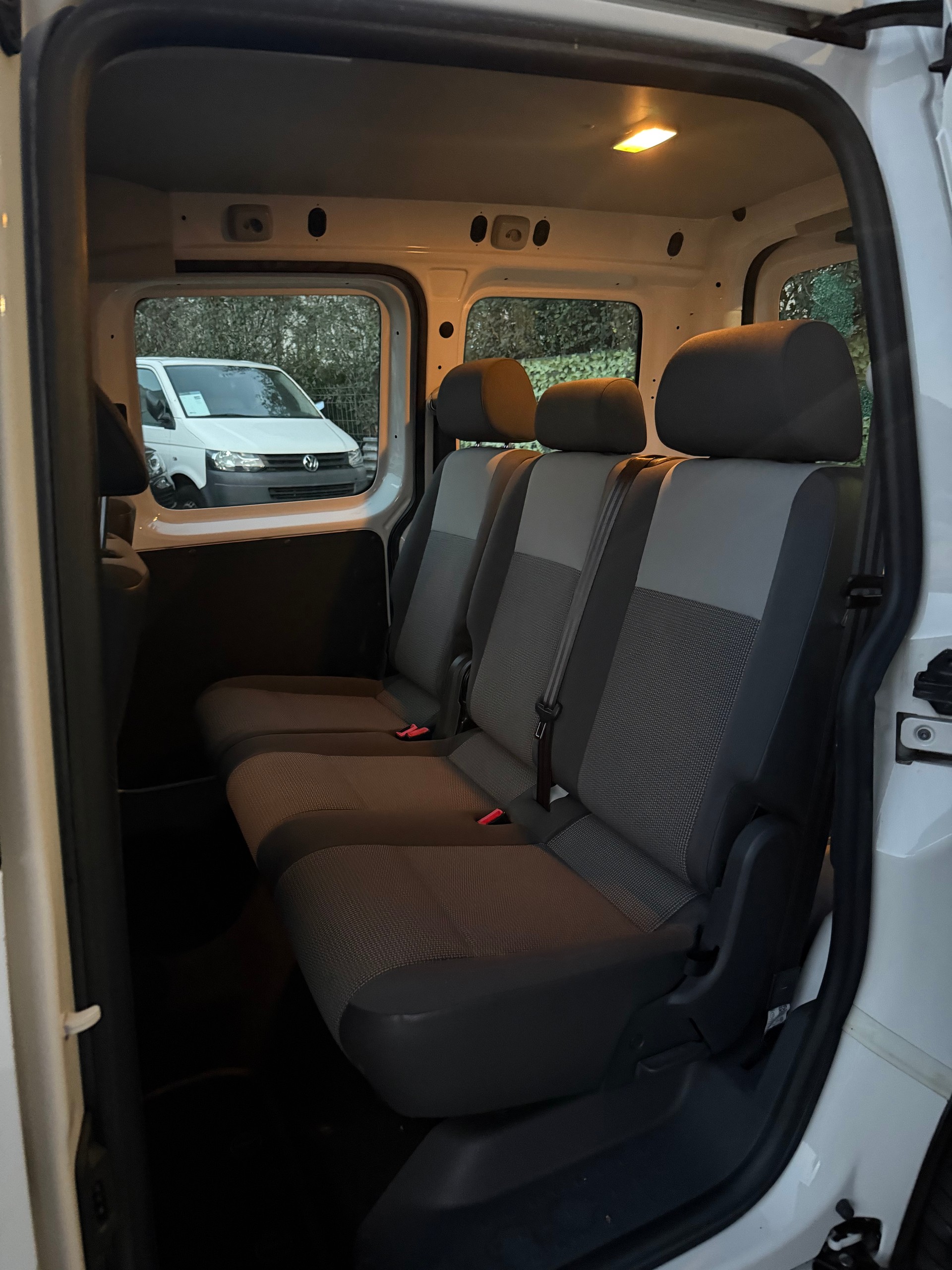 VW Caddy 2.0 TDI BlueMotion Technology-image-19