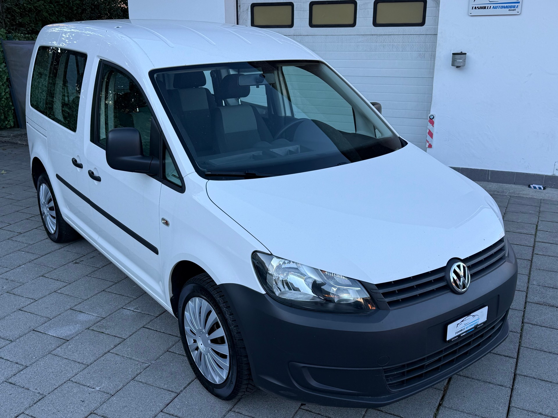 VW Caddy 2.0 TDI BlueMotion Technology-image-10