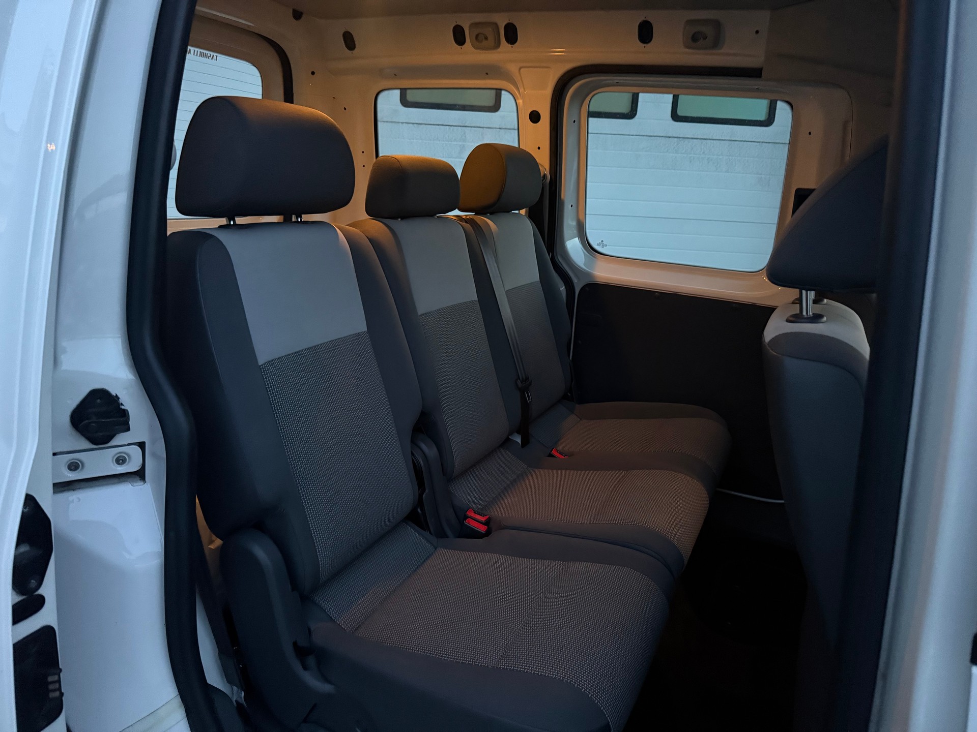 VW Caddy 2.0 TDI BlueMotion Technology-image-16