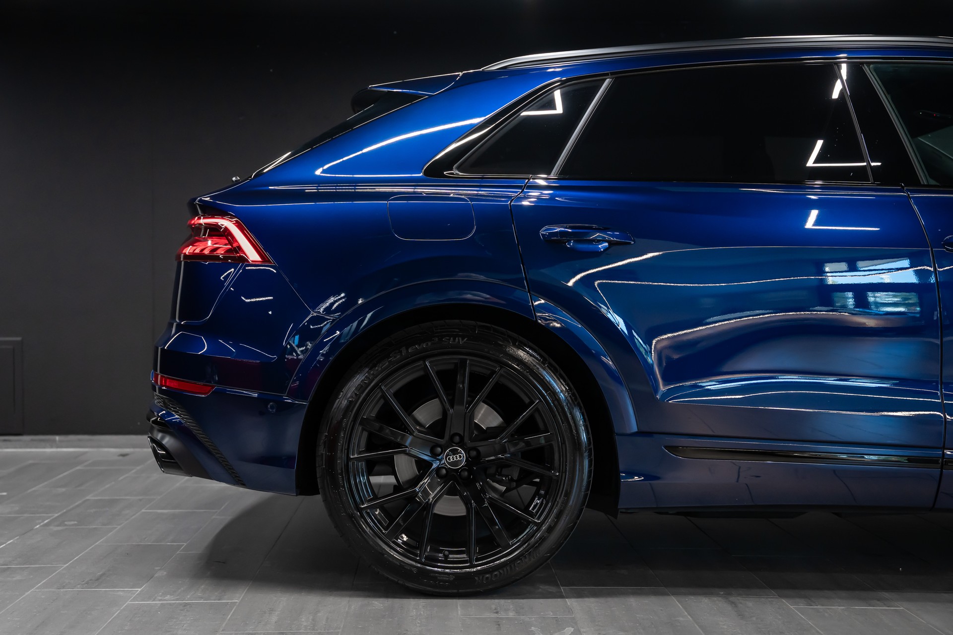 AUDI SQ8 TFSI quattro tiptronic / Gratis Service / Audi Garantie / Sitzkühlung / Carbon / Schiebedach / AHK / Head Up uvm..-image-4