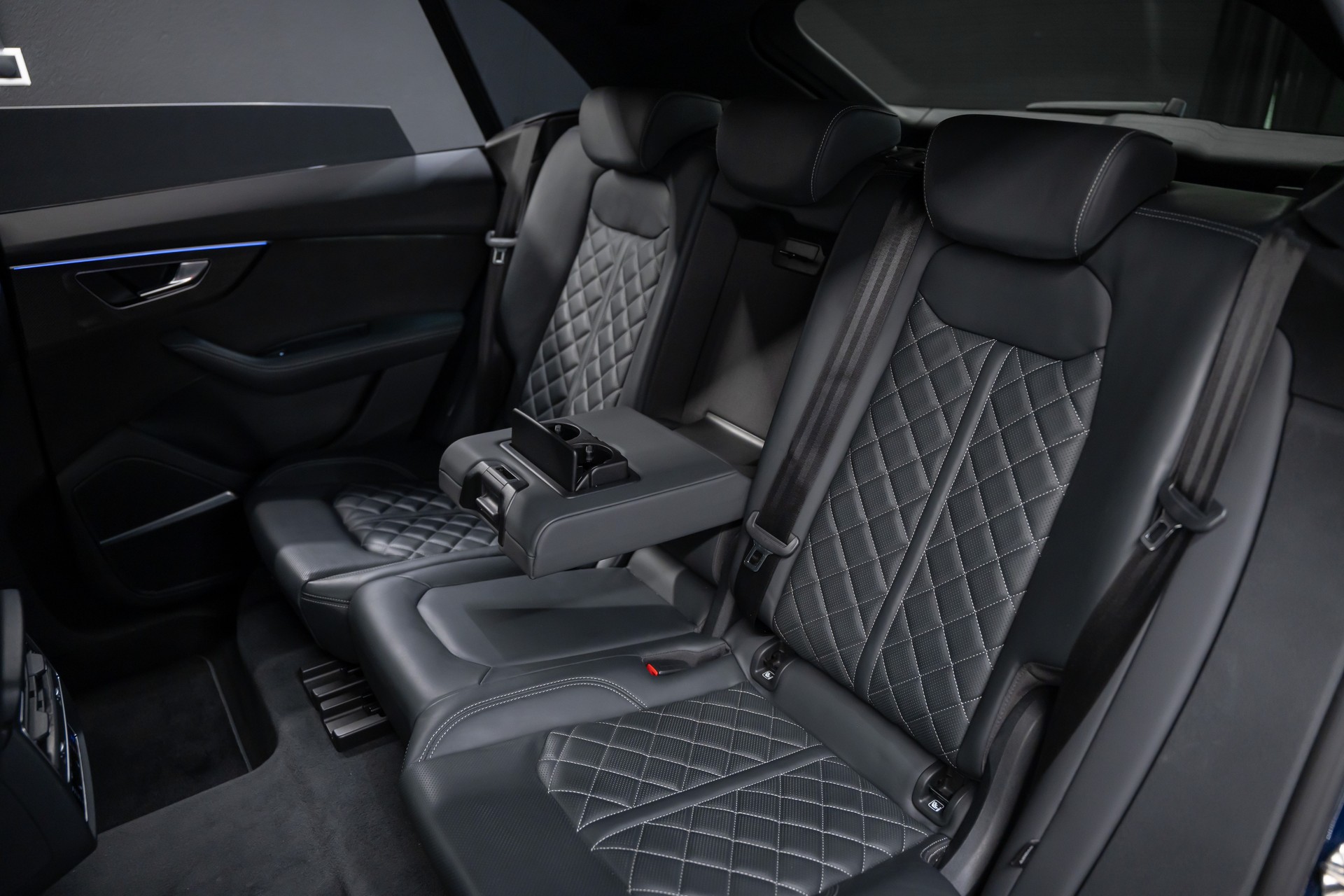 AUDI SQ8 TFSI quattro tiptronic / Gratis Service / Audi Garantie / Sitzkühlung / Carbon / Schiebedach / AHK / Head Up uvm..-image-11