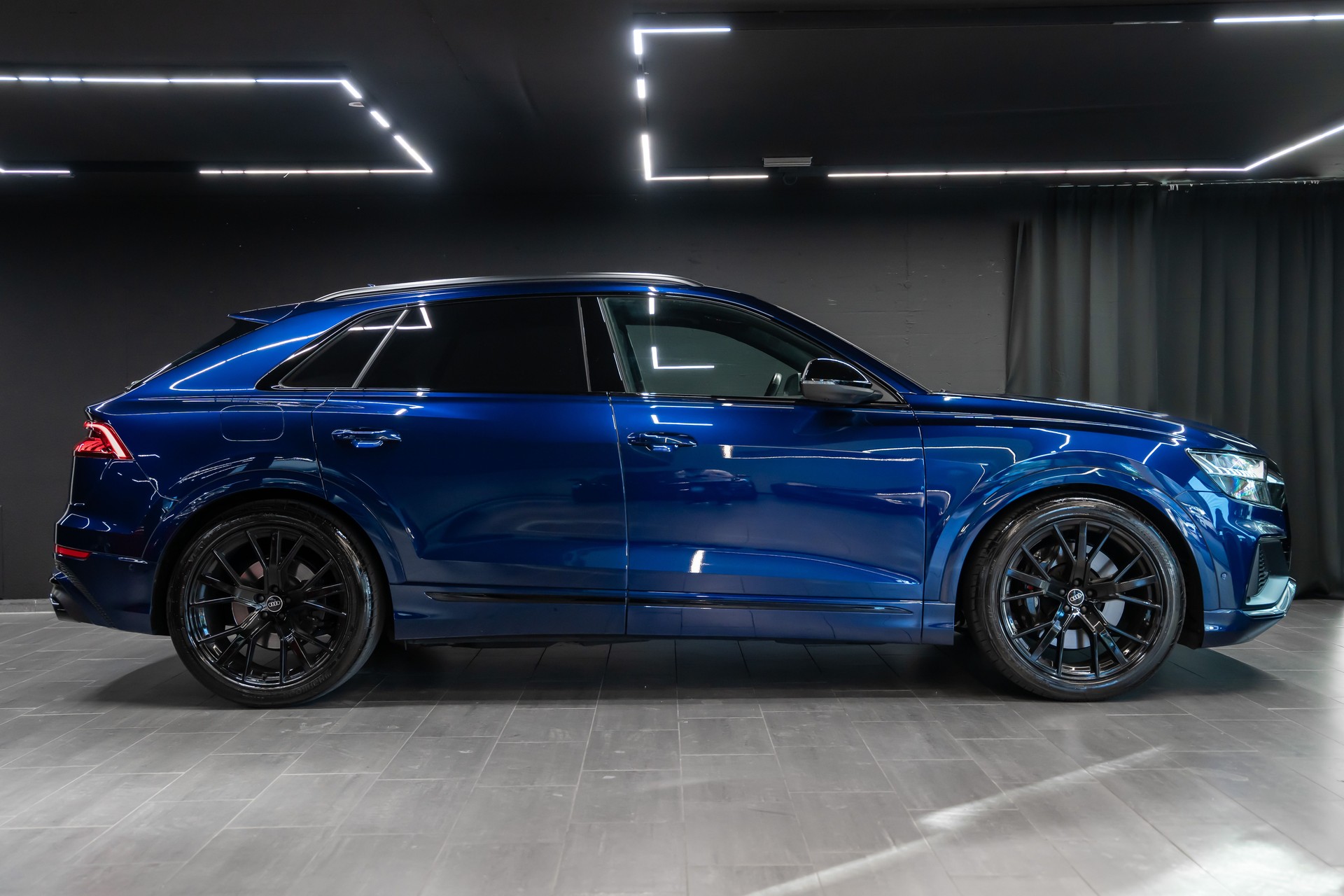 AUDI SQ8 TFSI quattro tiptronic / Gratis Service / Audi Garantie / Sitzkühlung / Carbon / Schiebedach / AHK / Head Up uvm..-image-5
