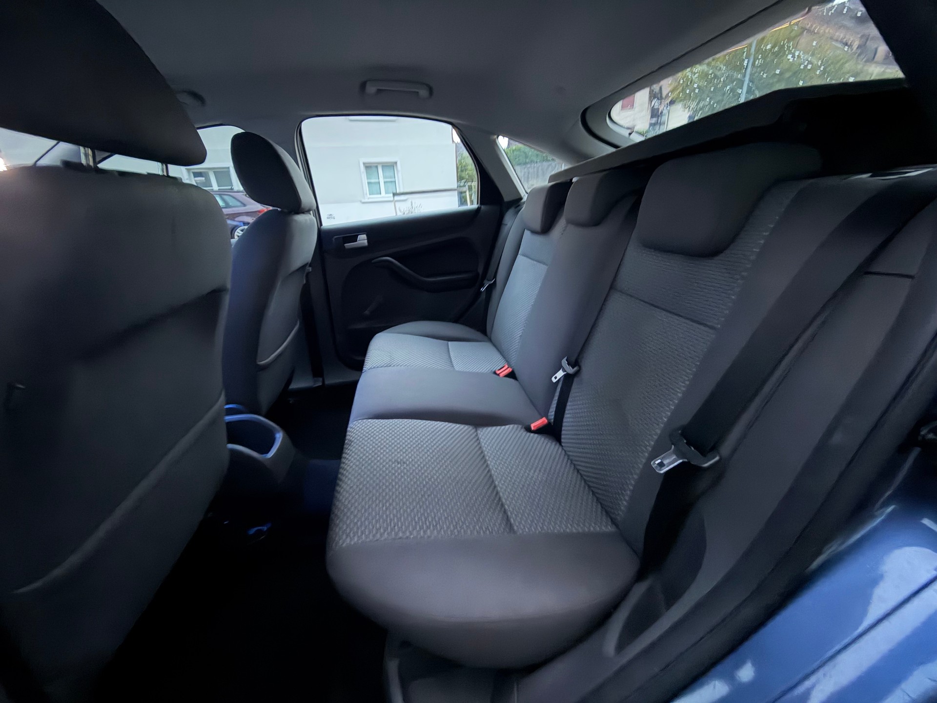 FORD Focus 1.6i VCT Titanium | MFK | Klima | Service | 8-fach Bereift | AUX | 5-Türer |-image-7