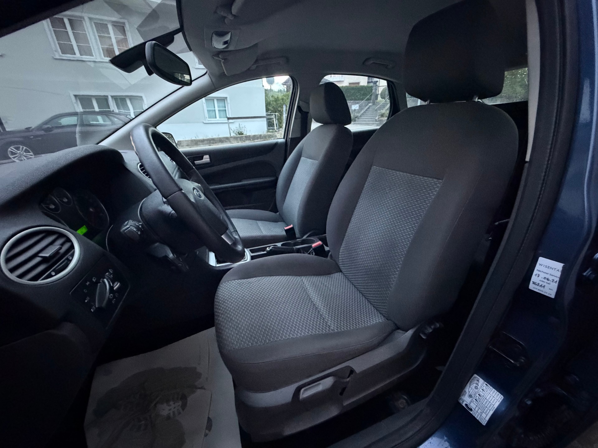 FORD Focus 1.6i VCT Titanium | MFK | Klima | Service | 8-fach Bereift | AUX | 5-Türer |-image-6