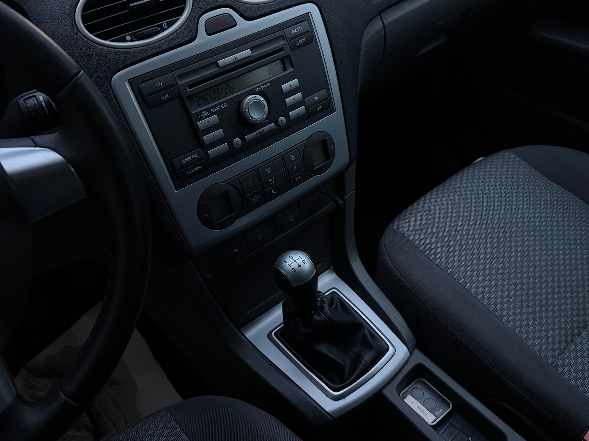 FORD Focus 1.6i VCT Titanium | MFK | Klima | Service | 8-fach Bereift | AUX | 5-Türer |-image-9