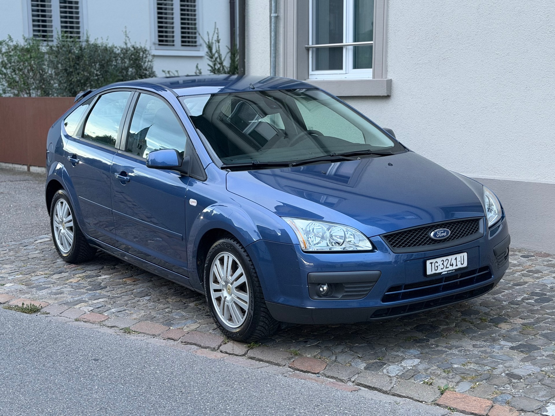 FORD Focus 1.6i VCT Titanium | MFK | Klima | Service | 8-fach Bereift | AUX | 5-Türer |-image-2