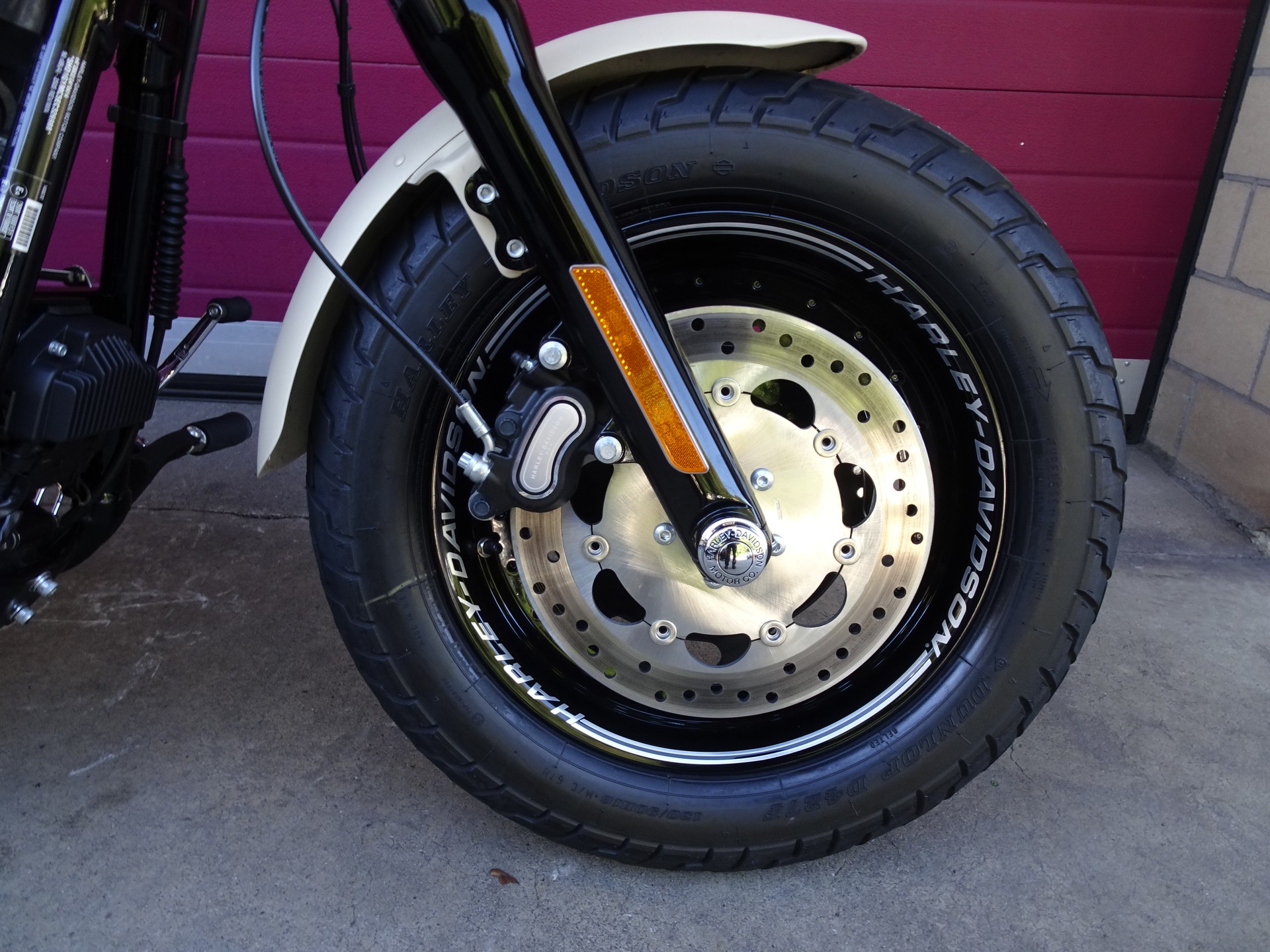 HARLEY-DAVIDSON FXDF Dyna Fat Bob 103 ABS-showroom-element-1