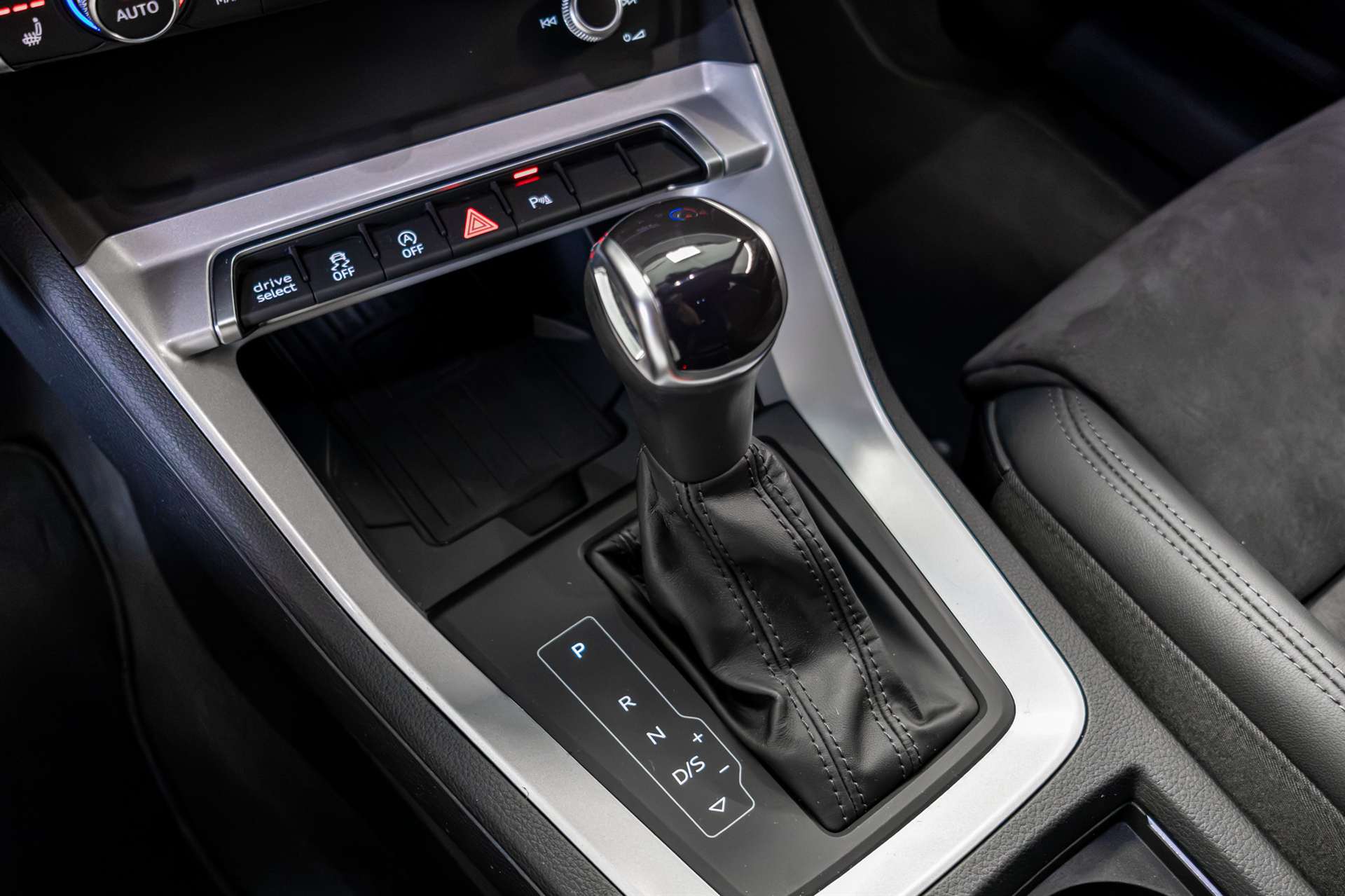 AUDI Q3 Sportback 45 TFSI S line quattro S-tronic-image-23