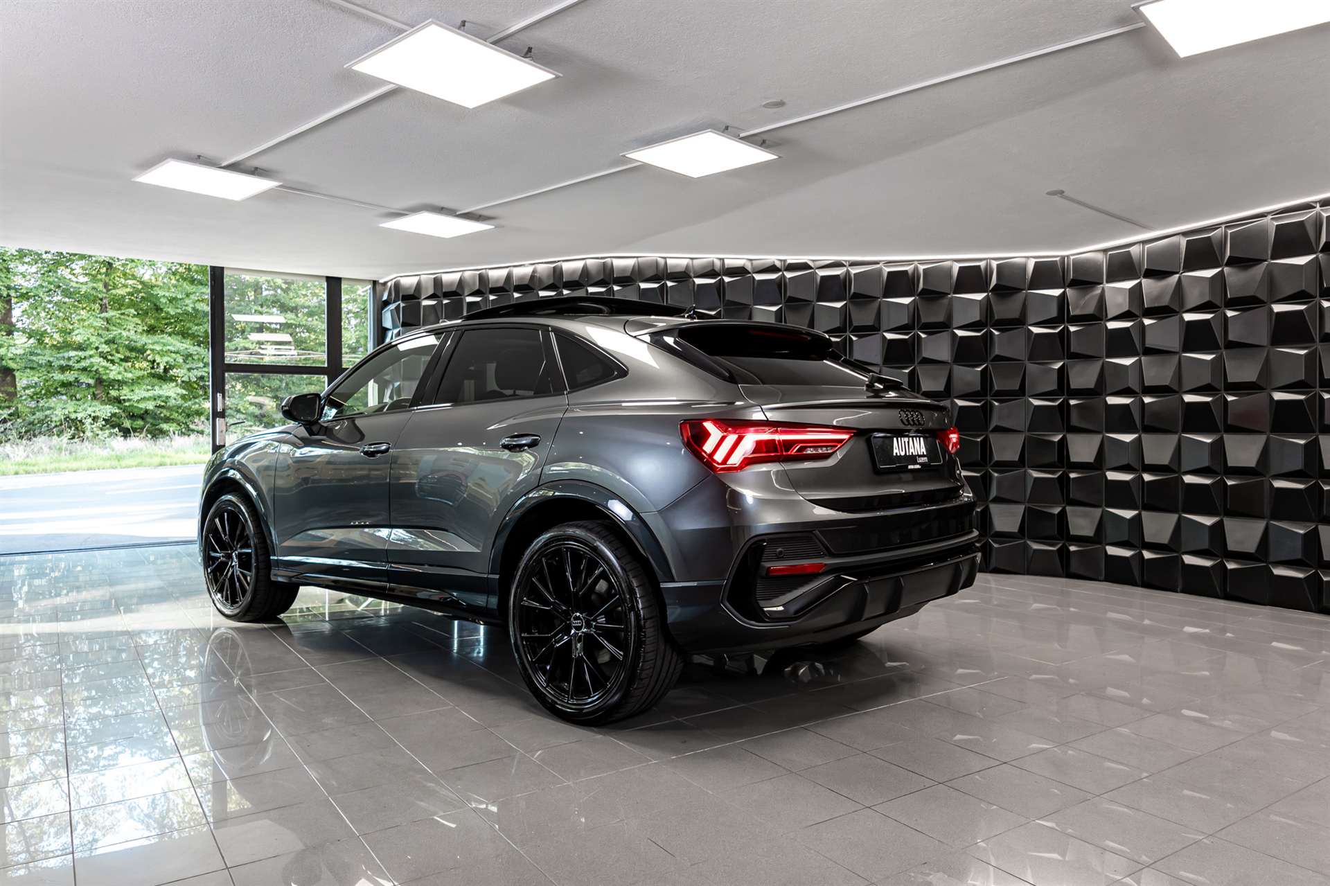 AUDI Q3 Sportback 45 TFSI S line quattro S-tronic-image-2