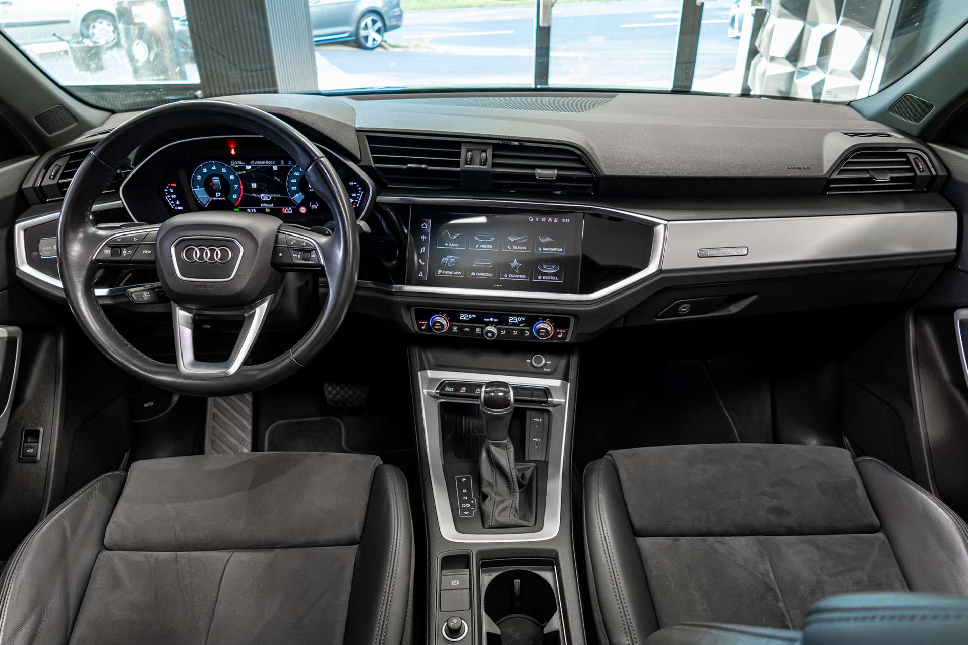 AUDI Q3 Sportback 45 TFSI S line quattro S-tronic-image-6