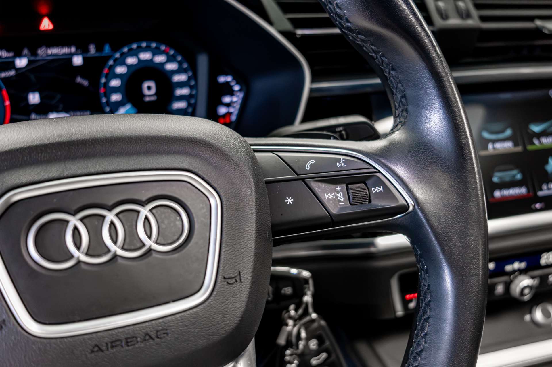 AUDI Q3 Sportback 45 TFSI S line quattro S-tronic-image-9