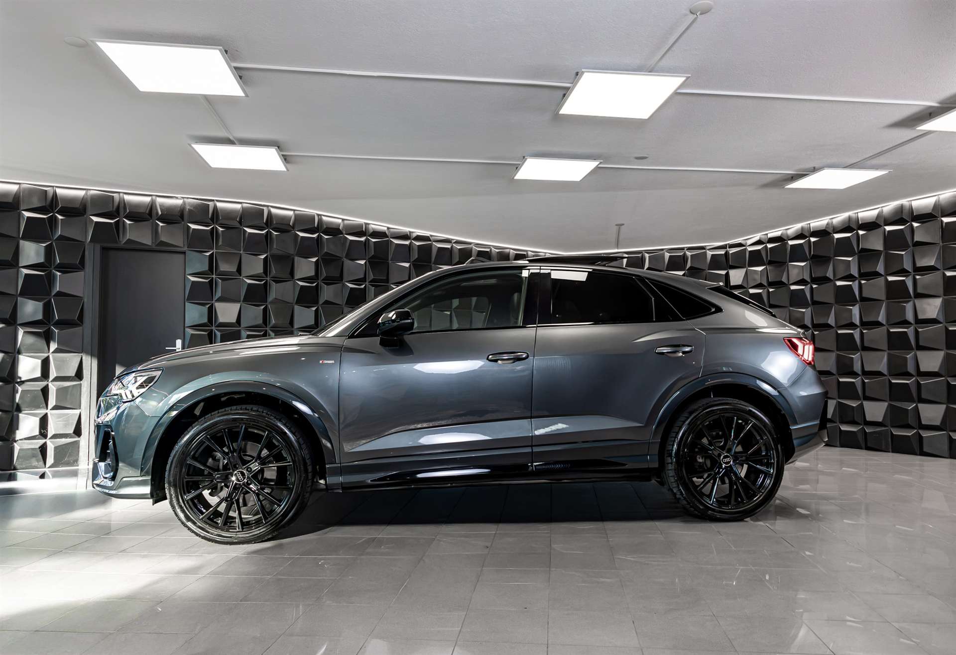 AUDI Q3 Sportback 45 TFSI S line quattro S-tronic-image-1