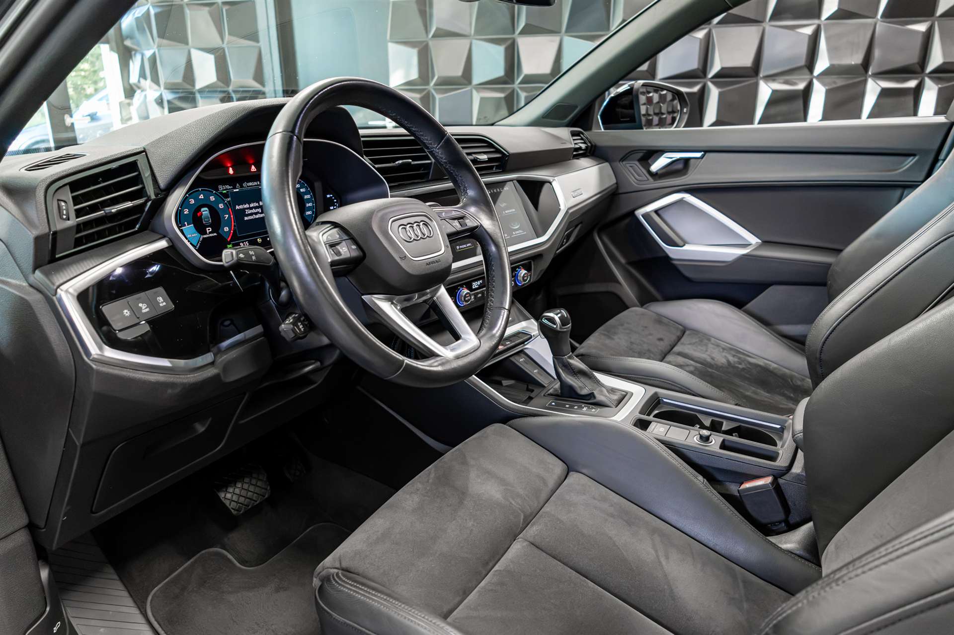 AUDI Q3 Sportback 45 TFSI S line quattro S-tronic-image-13