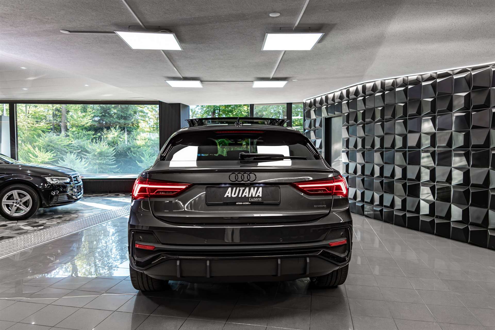 AUDI Q3 Sportback 45 TFSI S line quattro S-tronic-image-4
