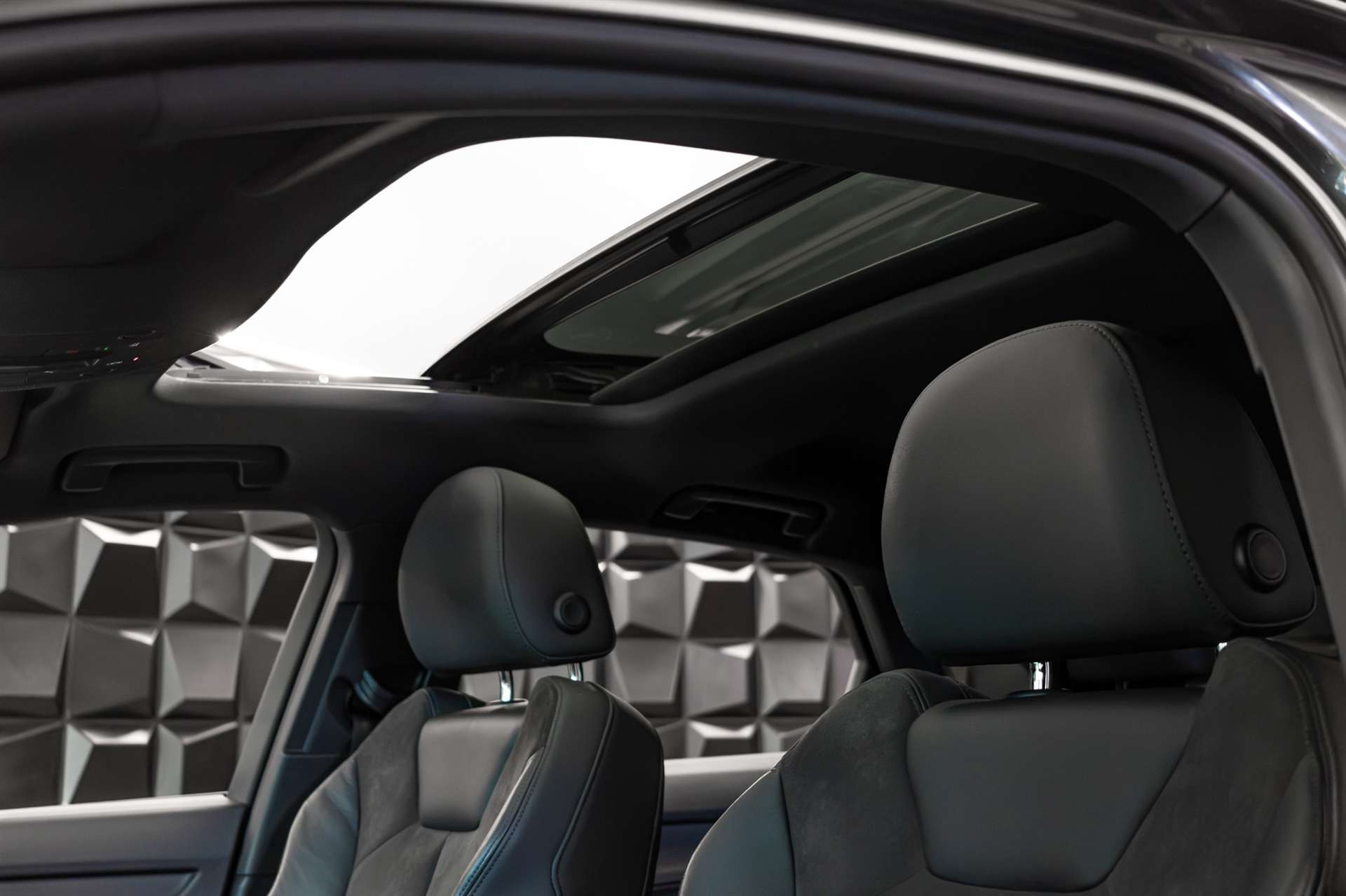AUDI Q3 Sportback 45 TFSI S line quattro S-tronic-image-15