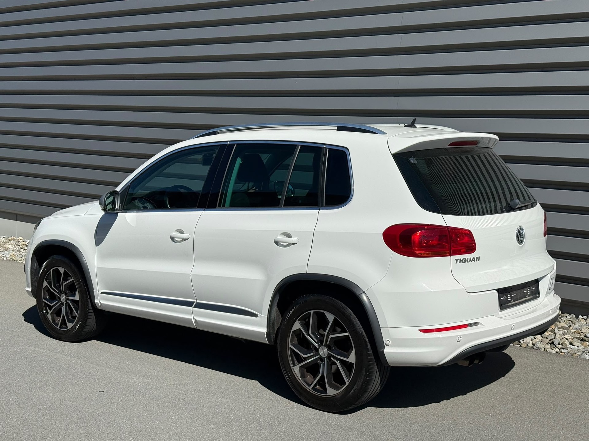 VW Tiguan 1.4 TSI R-Line BlueMotion-image-4