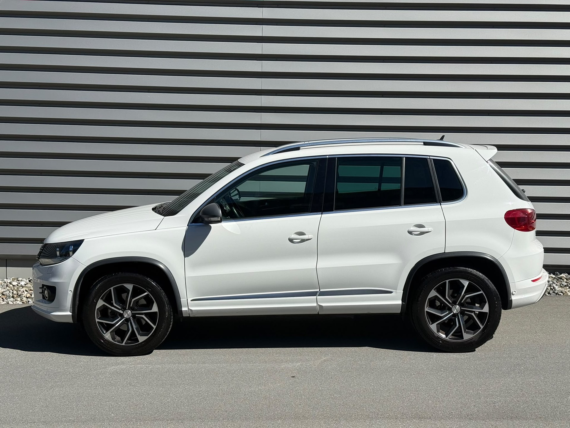 VW Tiguan 1.4 TSI R-Line BlueMotion-image-5